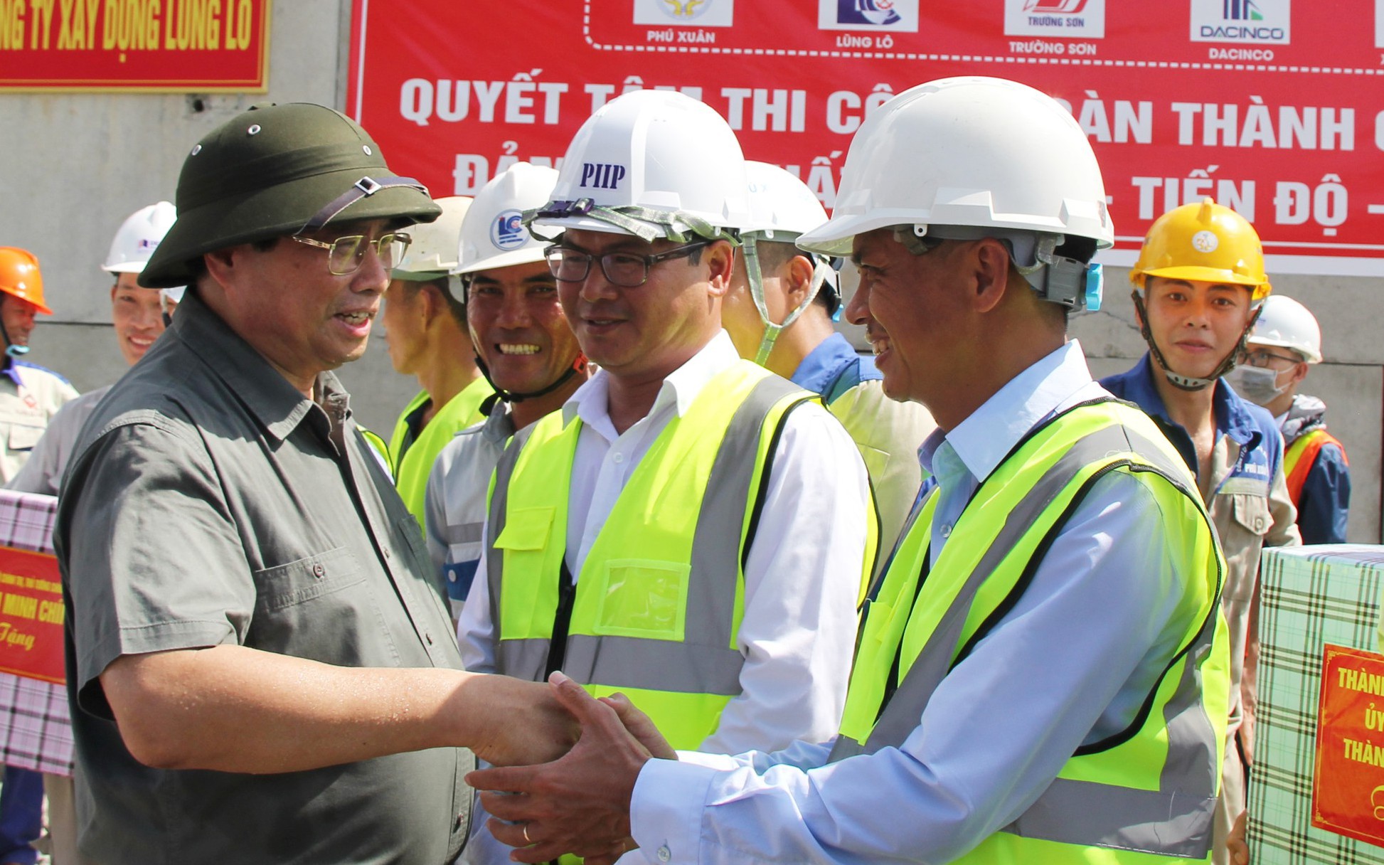 Thủ tướng Phạm Minh Chính thị sát các dự án trọng điểm tại Đà Nẵng