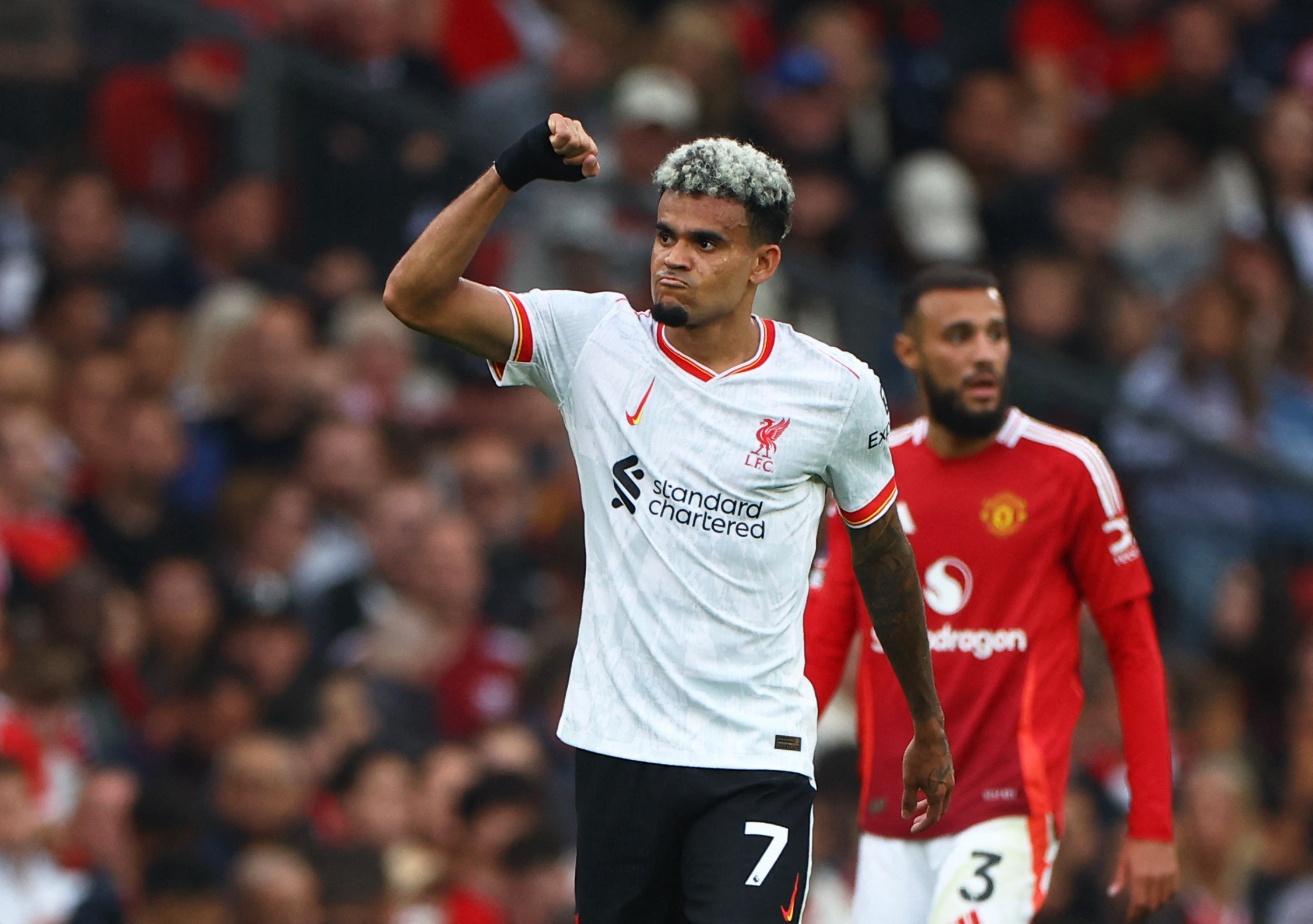 Tuyến giữa phạm li&ecirc;n tiếp sai lầm, Man United thua tan n&aacute;t Liverpool- Ảnh 4.