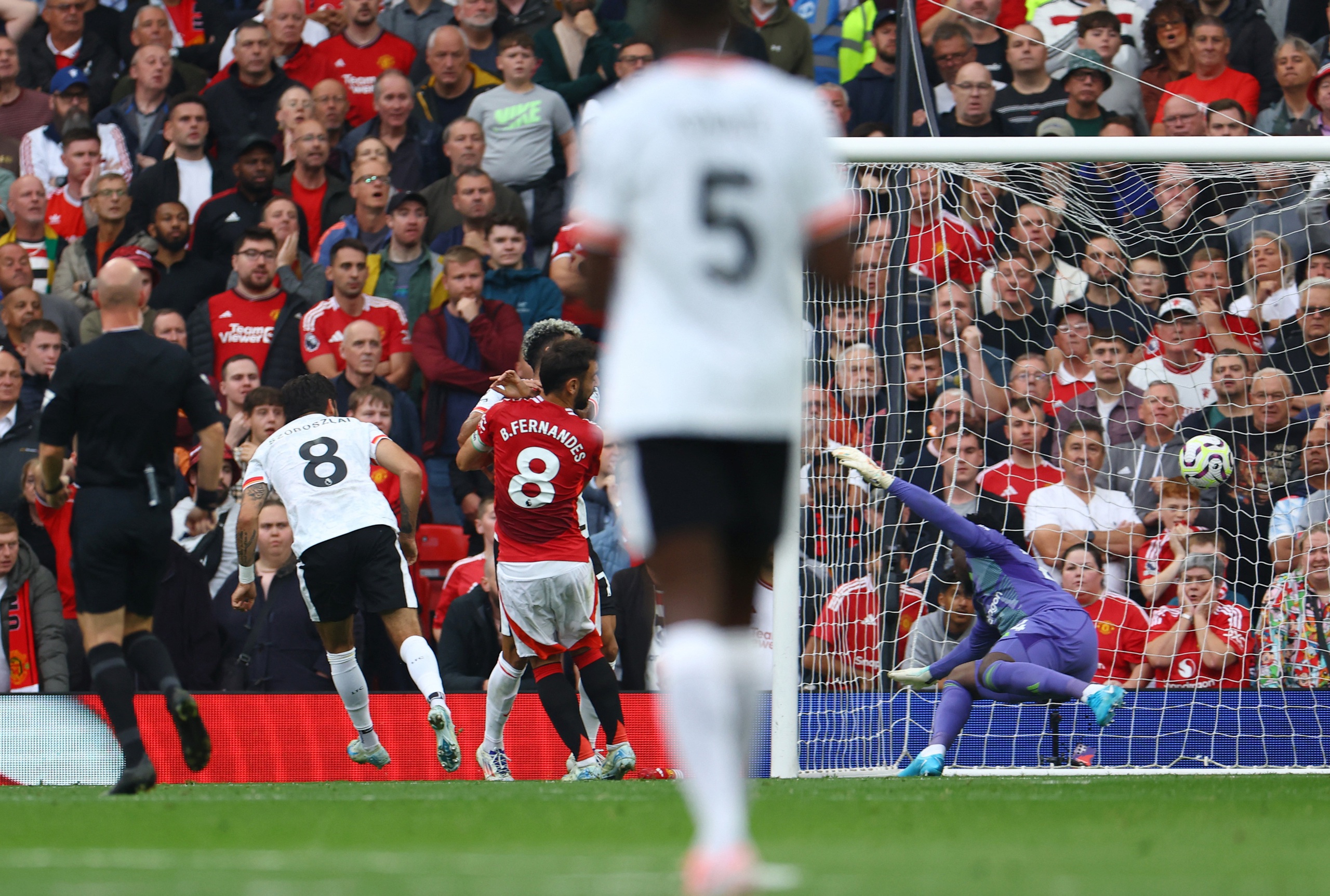 Tuyến giữa phạm li&ecirc;n tiếp sai lầm, Man United thua tan n&aacute;t Liverpool- Ảnh 3.