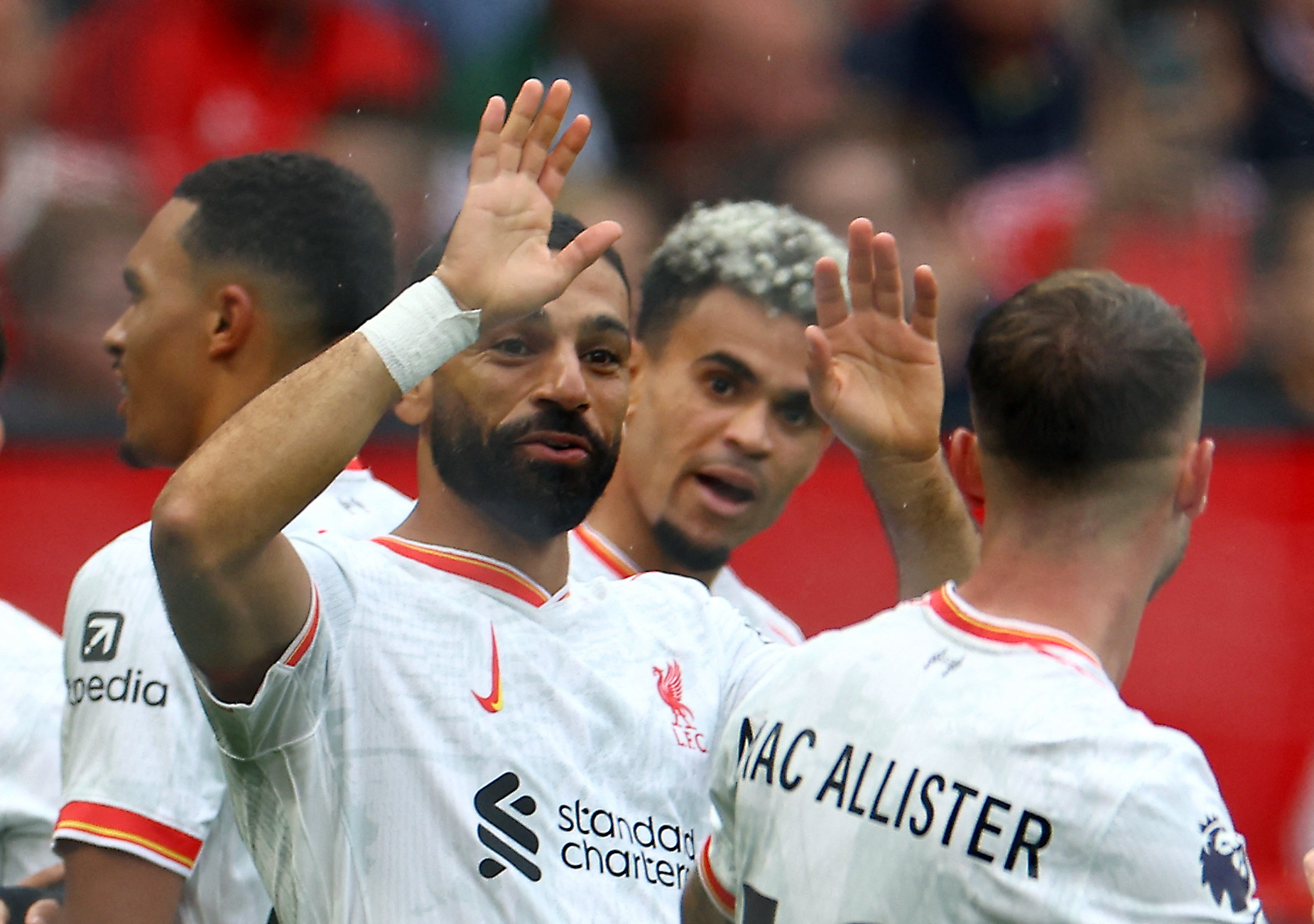 Tuyến giữa phạm li&ecirc;n tiếp sai lầm, Man United thua tan n&aacute;t Liverpool- Ảnh 5.