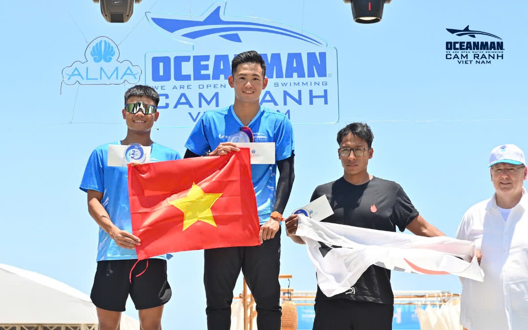 Leon Marchand ph&aacute; kỷ lục thế giới nội dung bơi 200m hỗn hợp tại Singapore - Ảnh 2.
