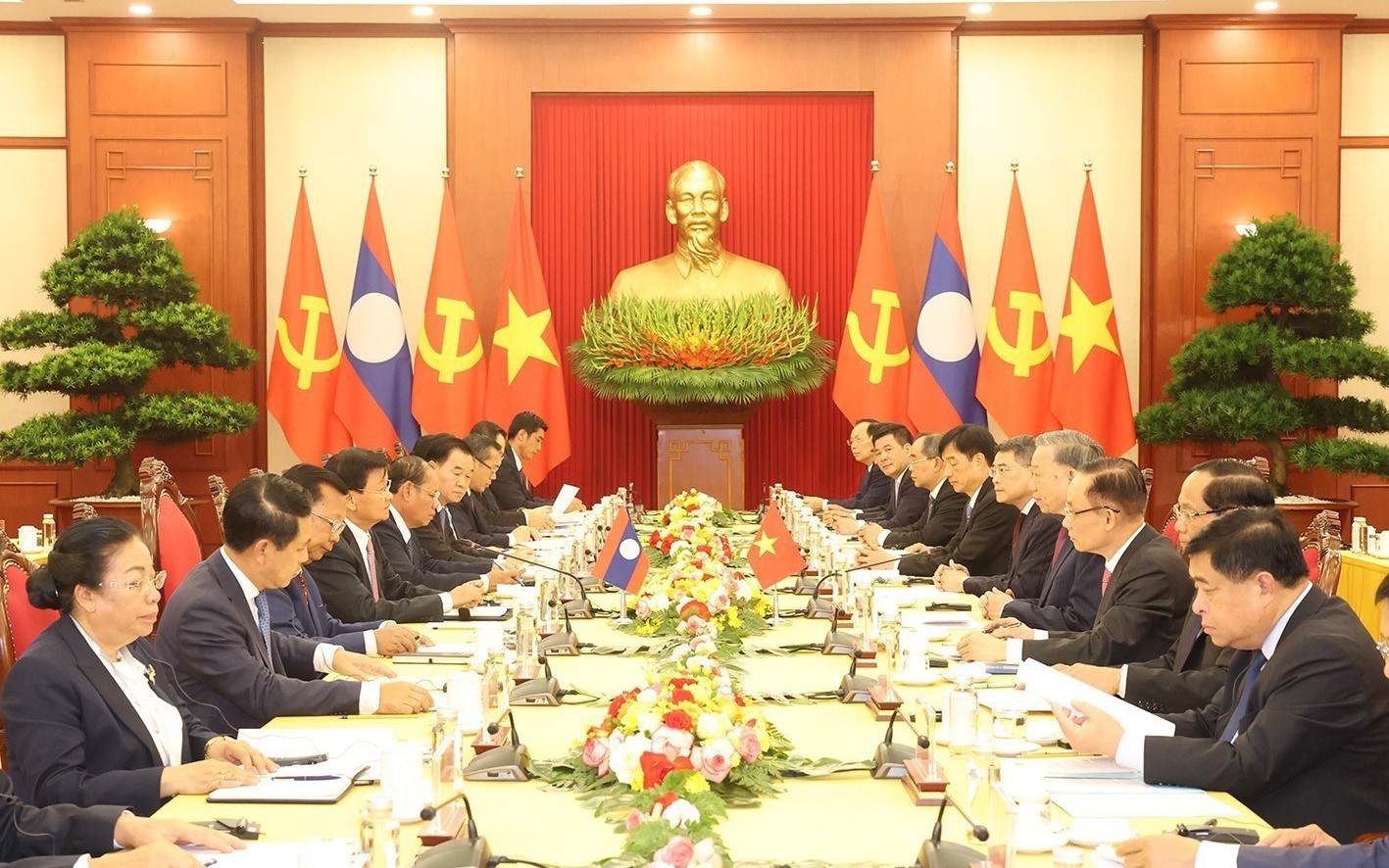 Đưa quan hệ Việt - L&agrave;o l&ecirc;n tầm cao mới