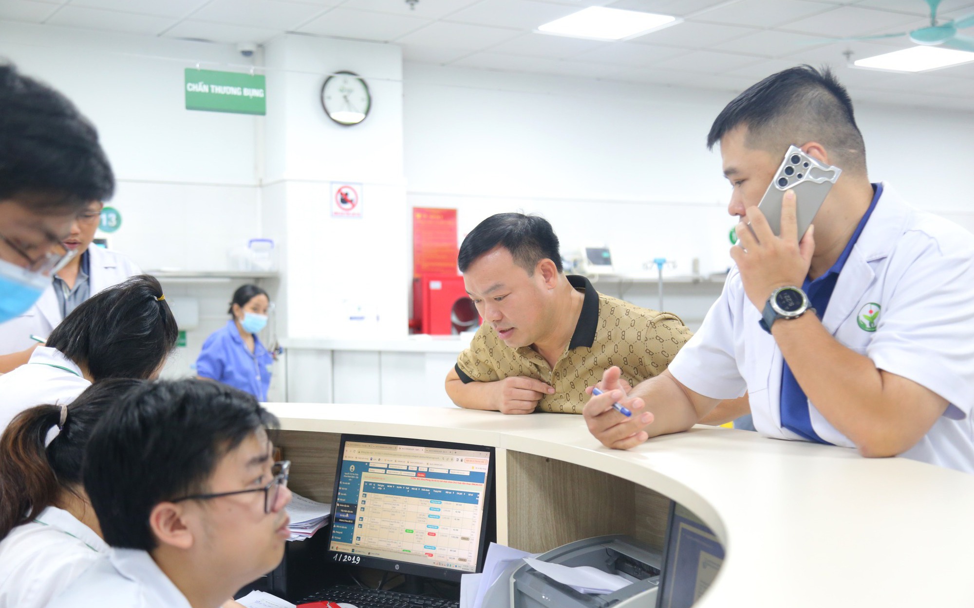 Giải quyết gấp thủ tục BHYT, BHXH cho người dân vùng bão lũ
