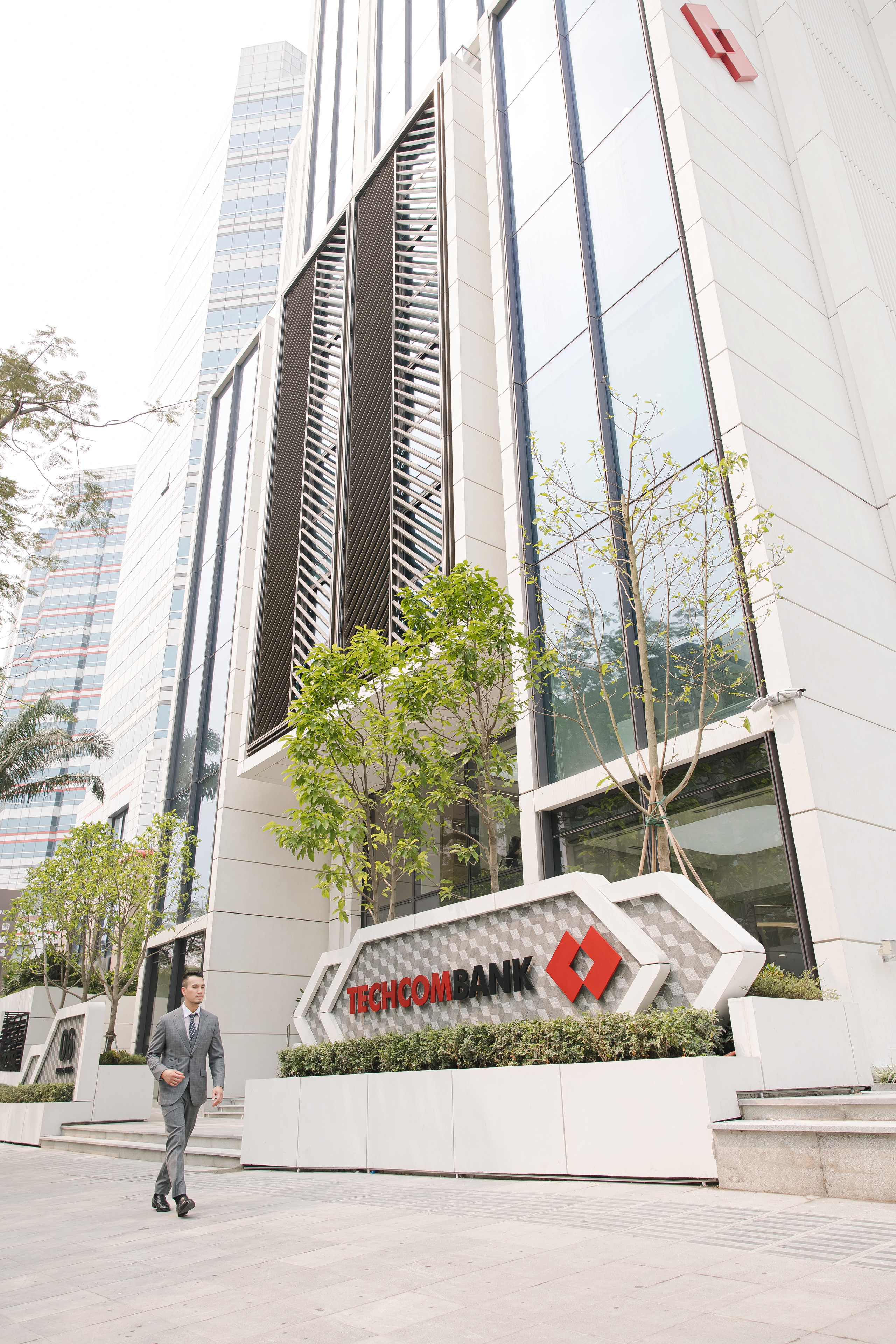 Techcombank được vinh danh &ldquo;Ng&acirc;n h&agrave;ng b&aacute;n lẻ nội địa tốt nhất&rdquo; năm thứ ba li&ecirc;n tiếp từ Asian Banking & Finance- Ảnh 2.
