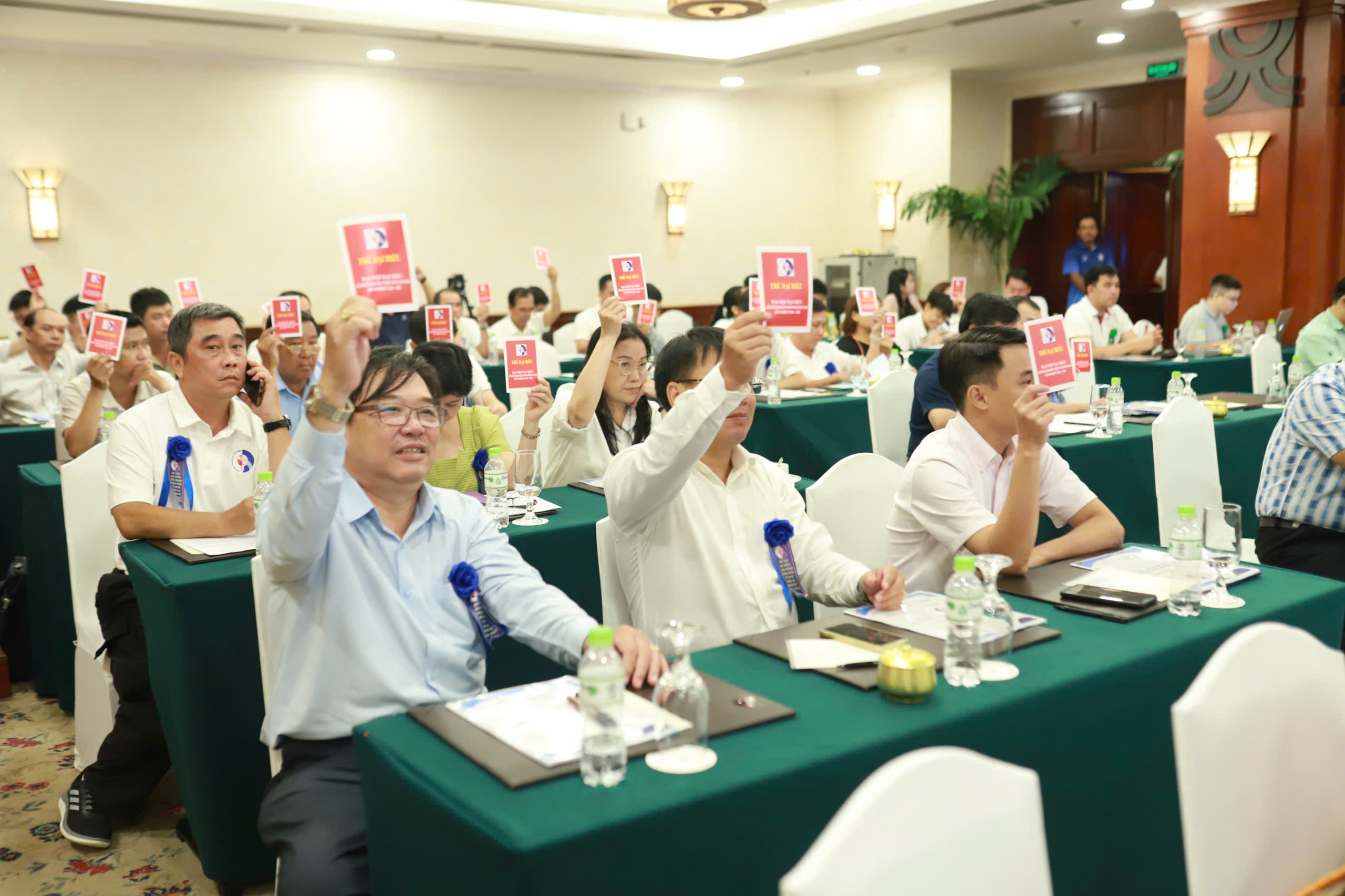 B&oacute;ng b&agrave;n TP HCM mơ ng&agrave;y trở lại- Ảnh 3.