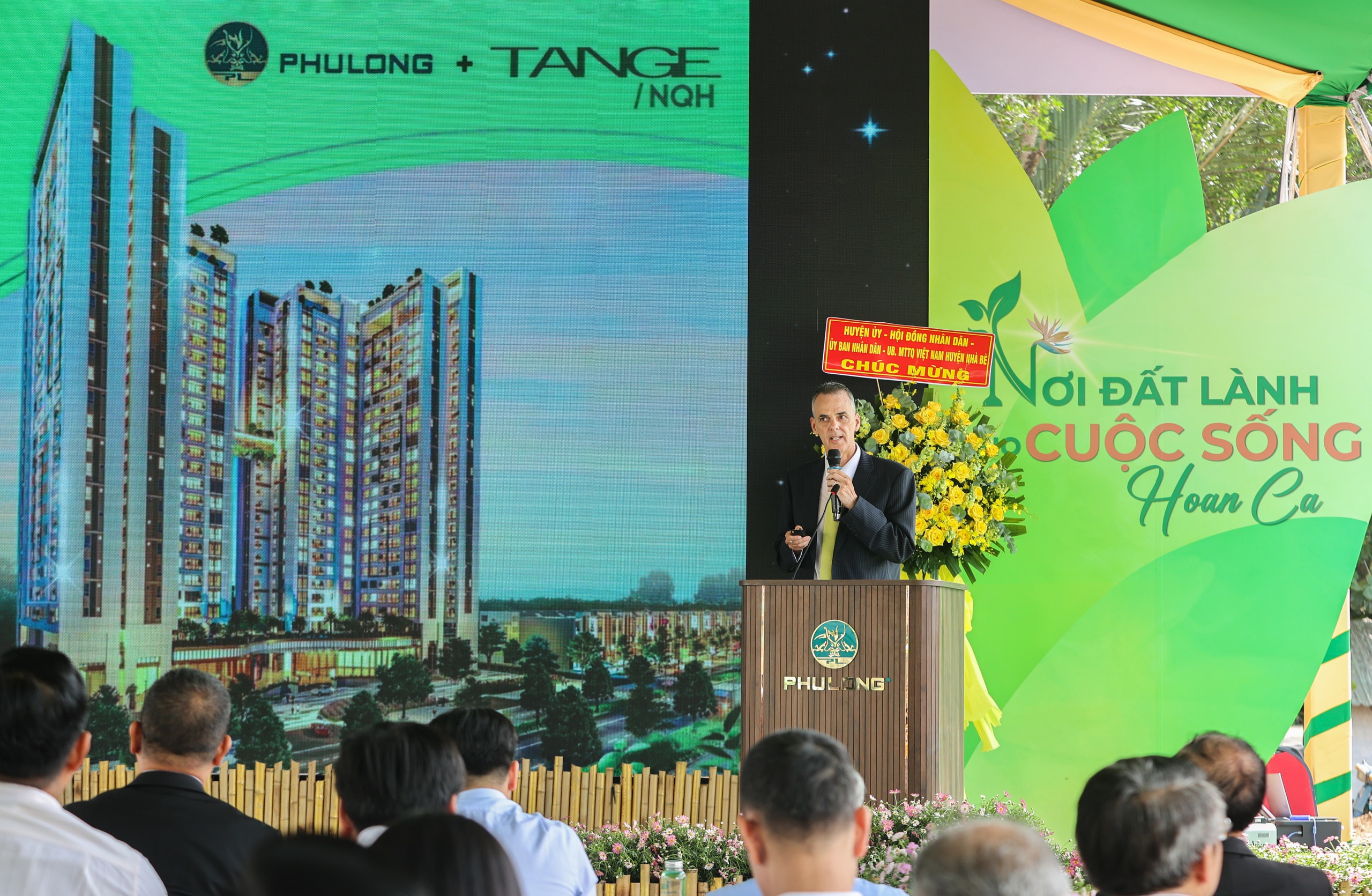 Ông Michael Thanner - Chủ nhiệm Thiết kế Cấp cao của Công ty thiết kế kiến trúc Tange Associates (Nhật Bản) phát biểu tại sự kiện