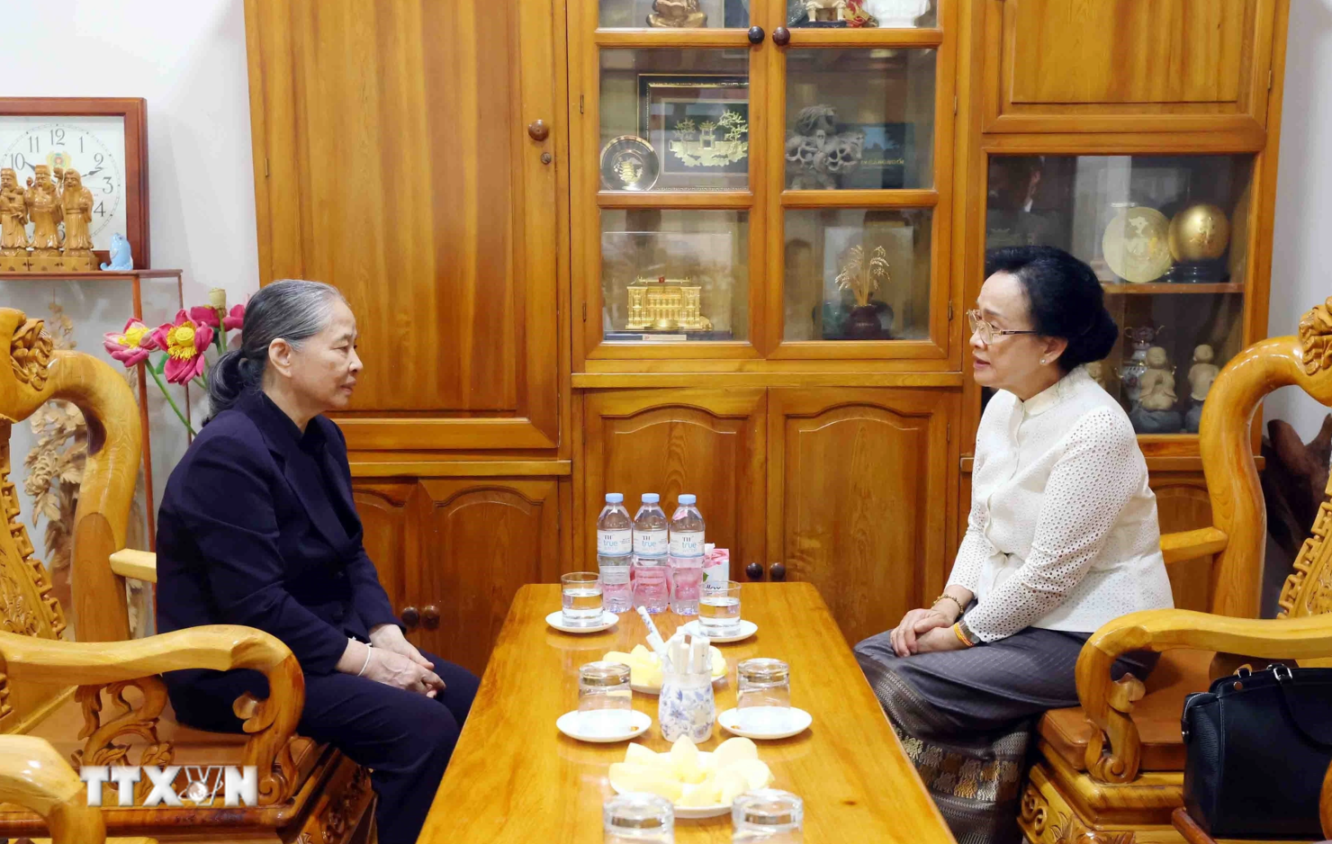 Phu nh&acirc;n Tổng B&iacute; thư, Chủ tịch nước L&agrave;o thăm Phu nh&acirc;n cố Tổng B&iacute; thư Nguyễn Ph&uacute; Trọng- Ảnh 4.