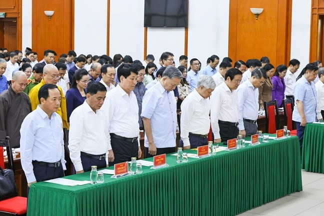 Tổng B&iacute; thư, Chủ tịch nước T&ocirc; L&acirc;m ủng hộ đồng b&agrave;o bị thiệt hại do b&atilde;o số 3- Ảnh 2.