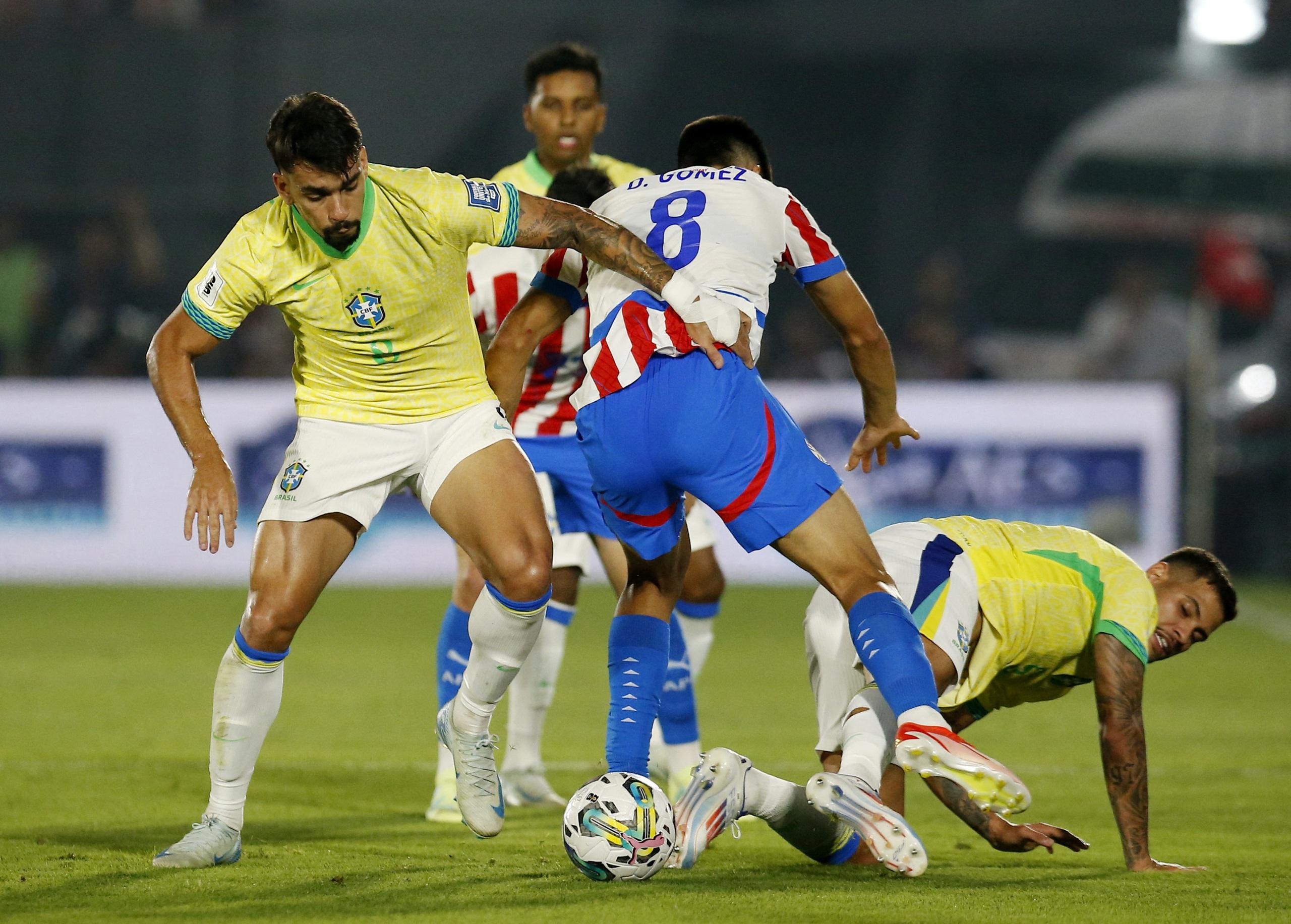 Thua 4/8 trận v&ograve;ng loại World Cup, tương lai Brazil mịt mờ- Ảnh 2.