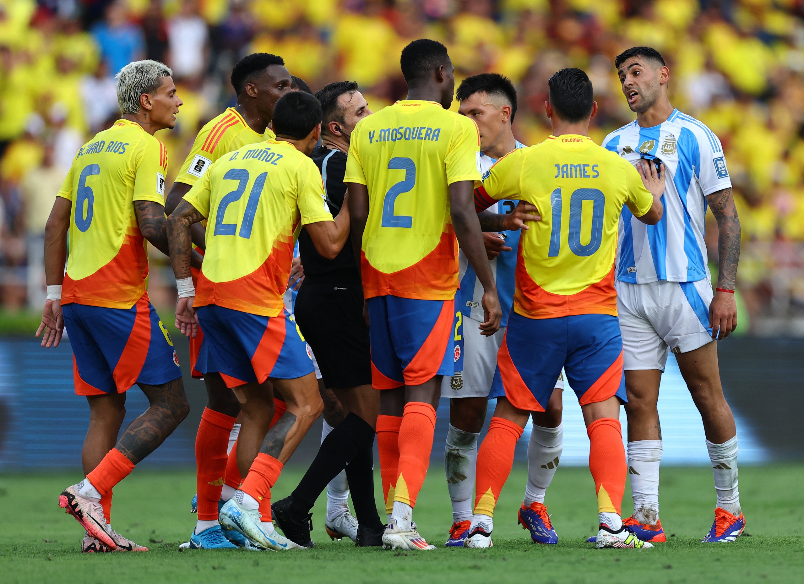Vắng Messi, Argentina gục ng&atilde; trước "đ&ograve;n th&ugrave;" Colombia- Ảnh 5.