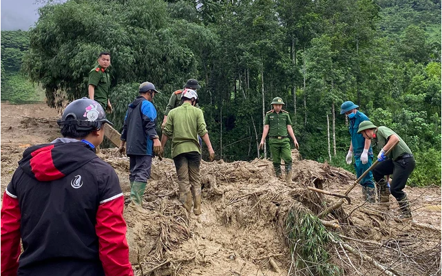 Hơn 3 tỉ đồng từ bạn đọc Báo Người Lao Động "Hướng về miền Bắc yêu thương"