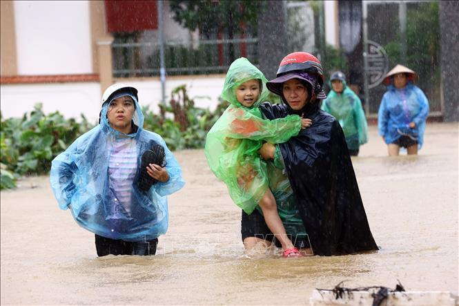 H&agrave; Nội: Lũ l&ecirc;n nhanh, h&agrave;n khẩu đ&ecirc; s&ocirc;ng Hồng ở một số vị tr&iacute;- Ảnh 1.