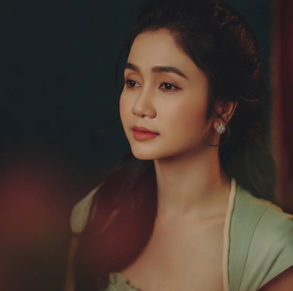 Văn nghệ sĩ đồng h&agrave;nh c&ugrave;ng B&aacute;o Người Lao Động gi&uacute;p đỡ b&agrave; con v&ugrave;ng b&atilde;o lũ

- Ảnh 5.