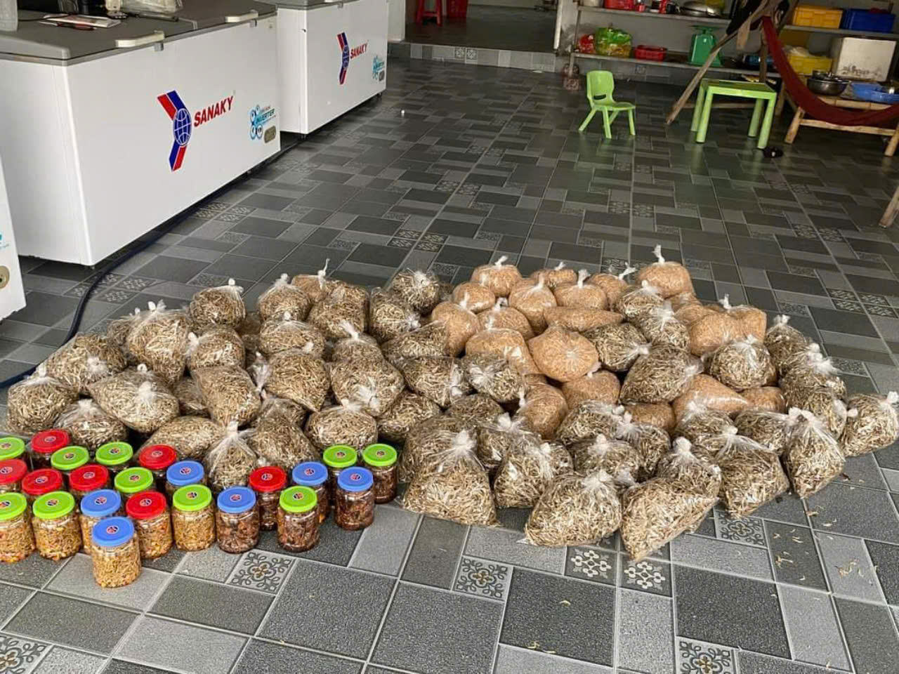 Người d&acirc;n H&agrave; Tĩnh chế biến thực phẩm, quy&ecirc;n g&oacute;p vật dụng gửi c&aacute;c tỉnh miền Bắc- Ảnh 7.