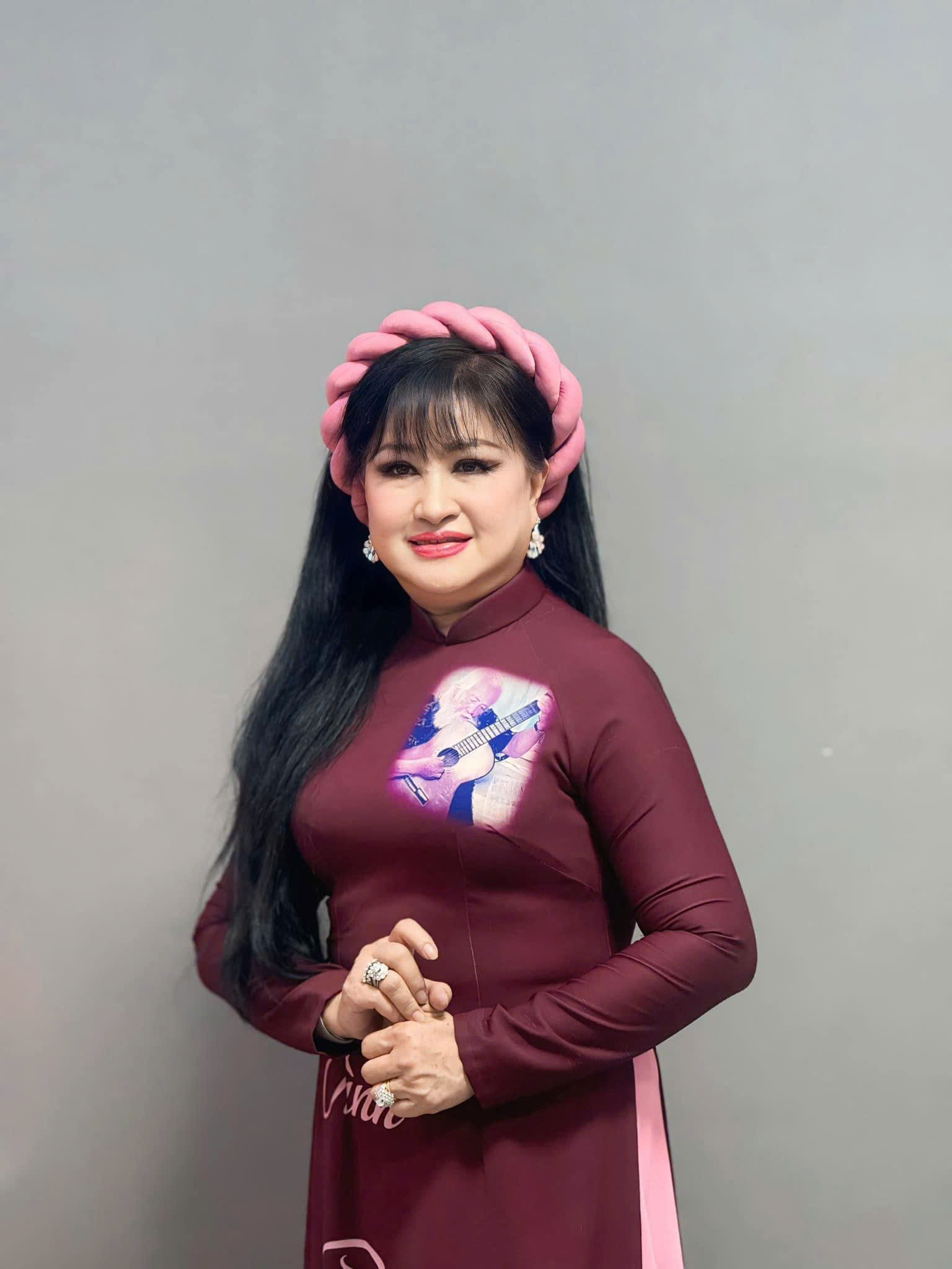 Văn nghệ sĩ đồng h&agrave;nh c&ugrave;ng B&aacute;o Người Lao Động gi&uacute;p đỡ b&agrave; con v&ugrave;ng b&atilde;o lũ

- Ảnh 4.