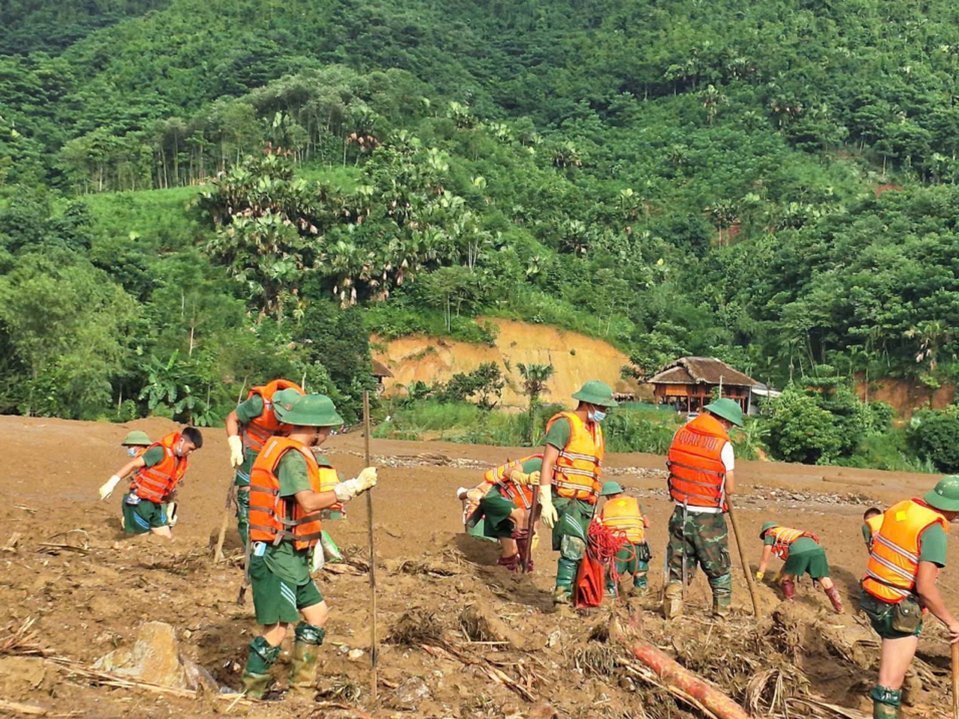 Những tiếng kh&oacute;c x&eacute; l&ograve;ng ở L&agrave;ng Nủ- Ảnh 1.