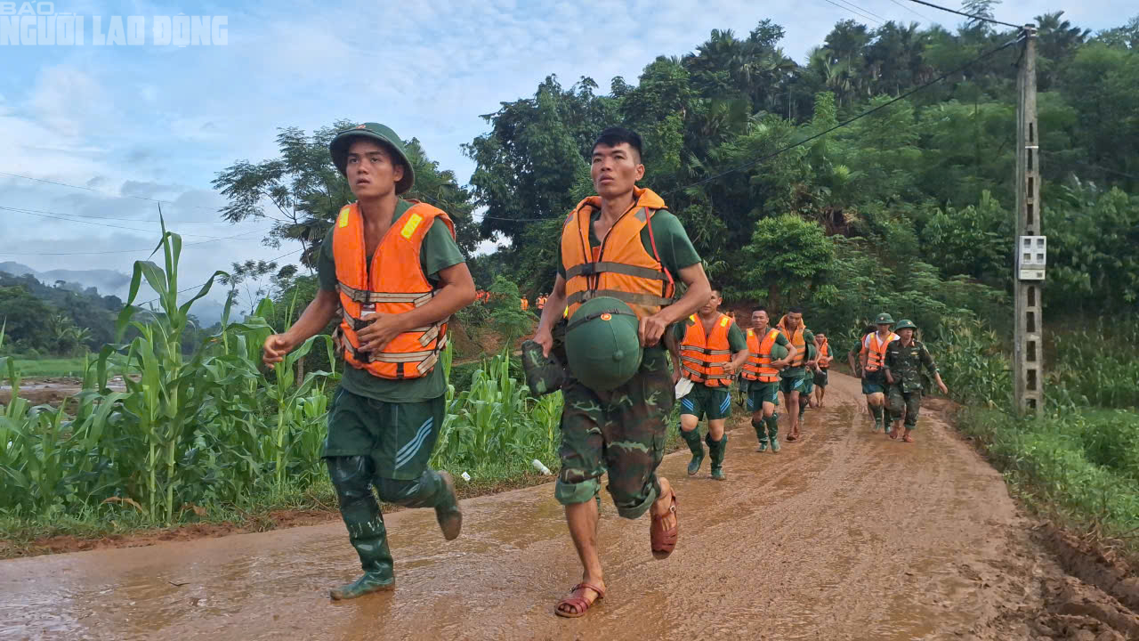H&igrave;nh ảnh L&agrave;ng Nủ trước v&agrave; sau thảm họa ập xuống san phẳng 37 ng&ocirc;i nh&agrave;, l&agrave;m 95 người chết v&agrave; mất t&iacute;ch- Ảnh 9.