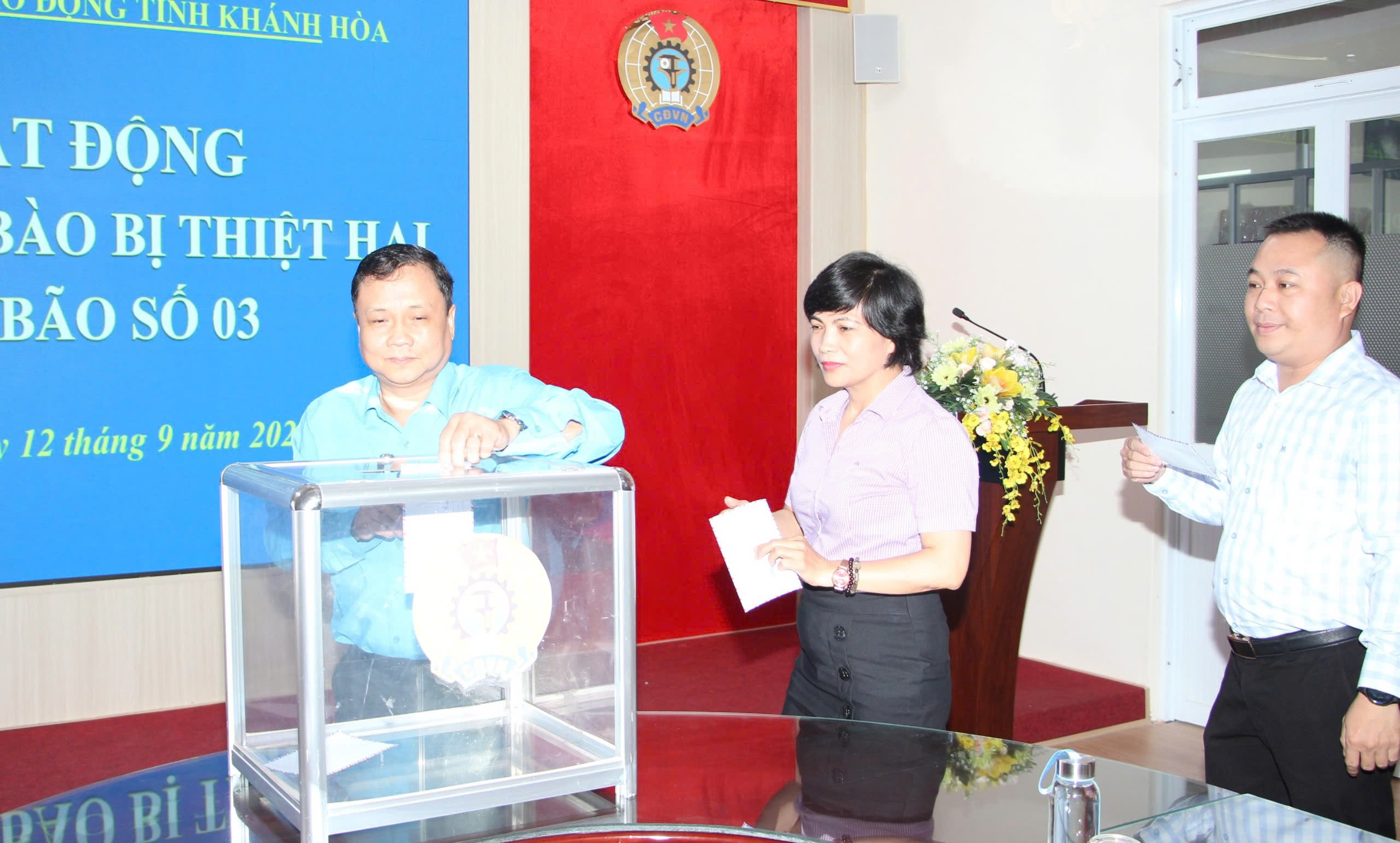 LĐLĐ Kh&aacute;nh Ho&agrave; ph&aacute;t động ủng hộ đồng b&agrave;o bị thiệt hại do b&atilde;o số 3- Ảnh 3.