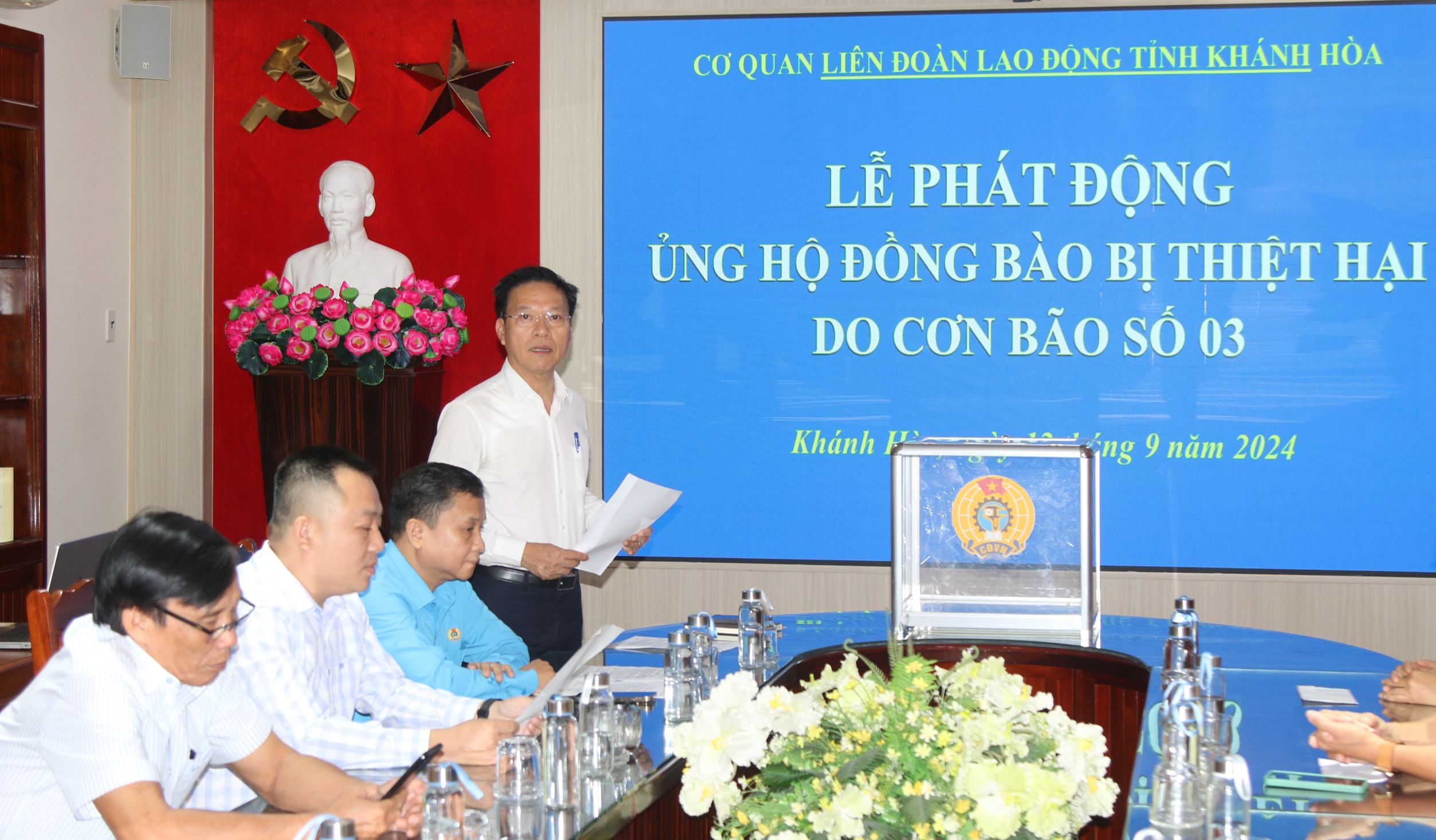 LĐLĐ Kh&aacute;nh Ho&agrave; ph&aacute;t động ủng hộ đồng b&agrave;o bị thiệt hại do b&atilde;o số 3- Ảnh 1.