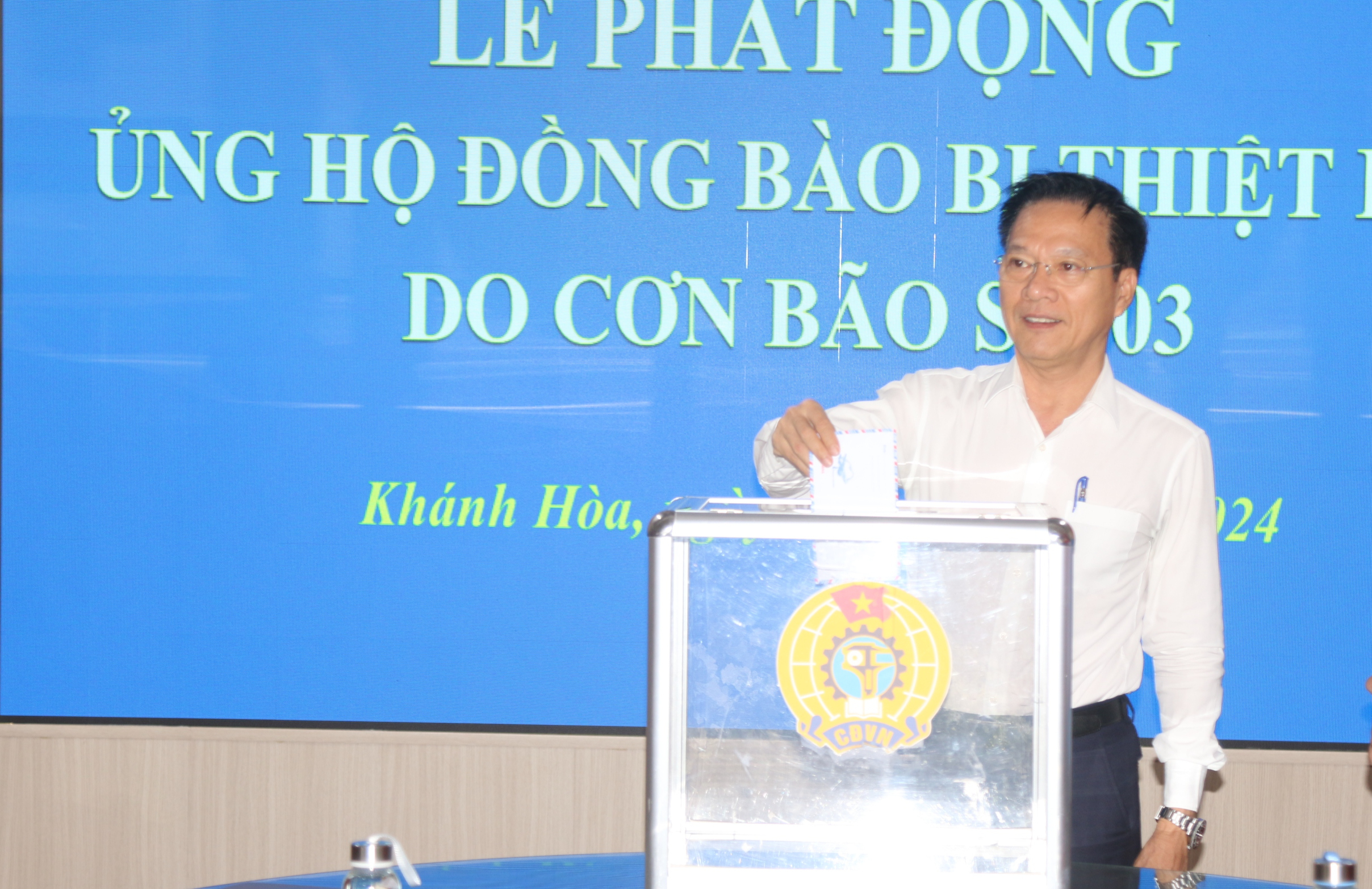 LĐLĐ Kh&aacute;nh Ho&agrave; ph&aacute;t động ủng hộ đồng b&agrave;o bị thiệt hại do b&atilde;o số 3- Ảnh 2.