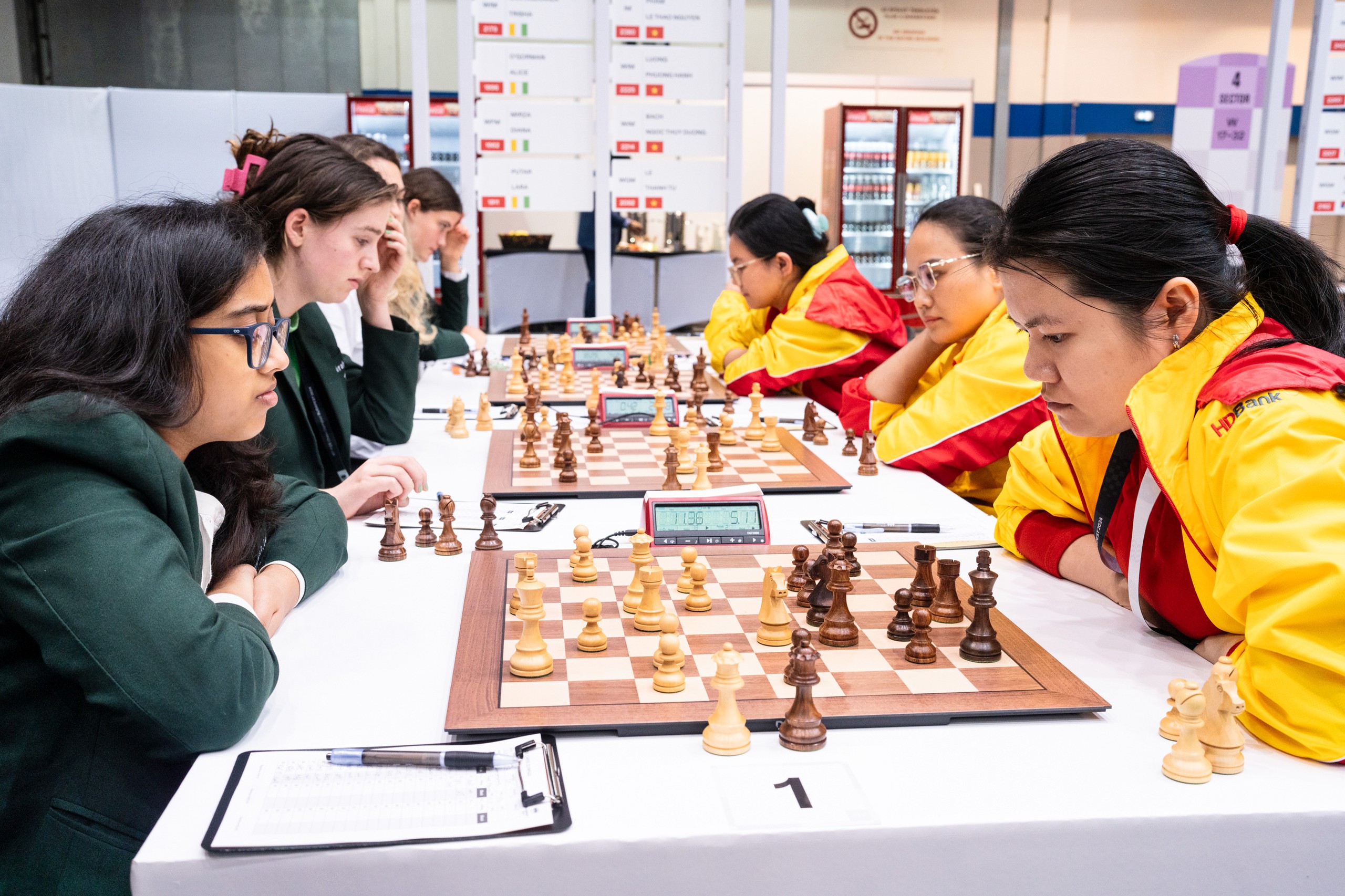 L&ecirc; Quang Li&ecirc;m v&agrave; Thảo Nguy&ecirc;n xuất trận, cờ vua Việt Nam to&agrave;n thắng v&ograve;ng 2 Olympiad- Ảnh 3.