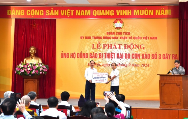 C&aacute;n bộ nh&acirc;n vi&ecirc;n Vietcombank ủng hộ 1 ng&agrave;y lương hỗ trợ đồng b&agrave;o bị thiệt hại do b&atilde;o số 3- Ảnh 1.