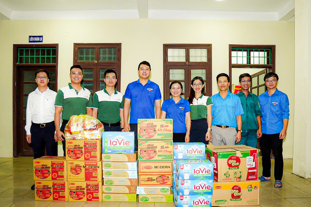 C&aacute;n bộ nh&acirc;n vi&ecirc;n Vietcombank ủng hộ 1 ng&agrave;y lương hỗ trợ đồng b&agrave;o bị thiệt hại do b&atilde;o số 3- Ảnh 4.