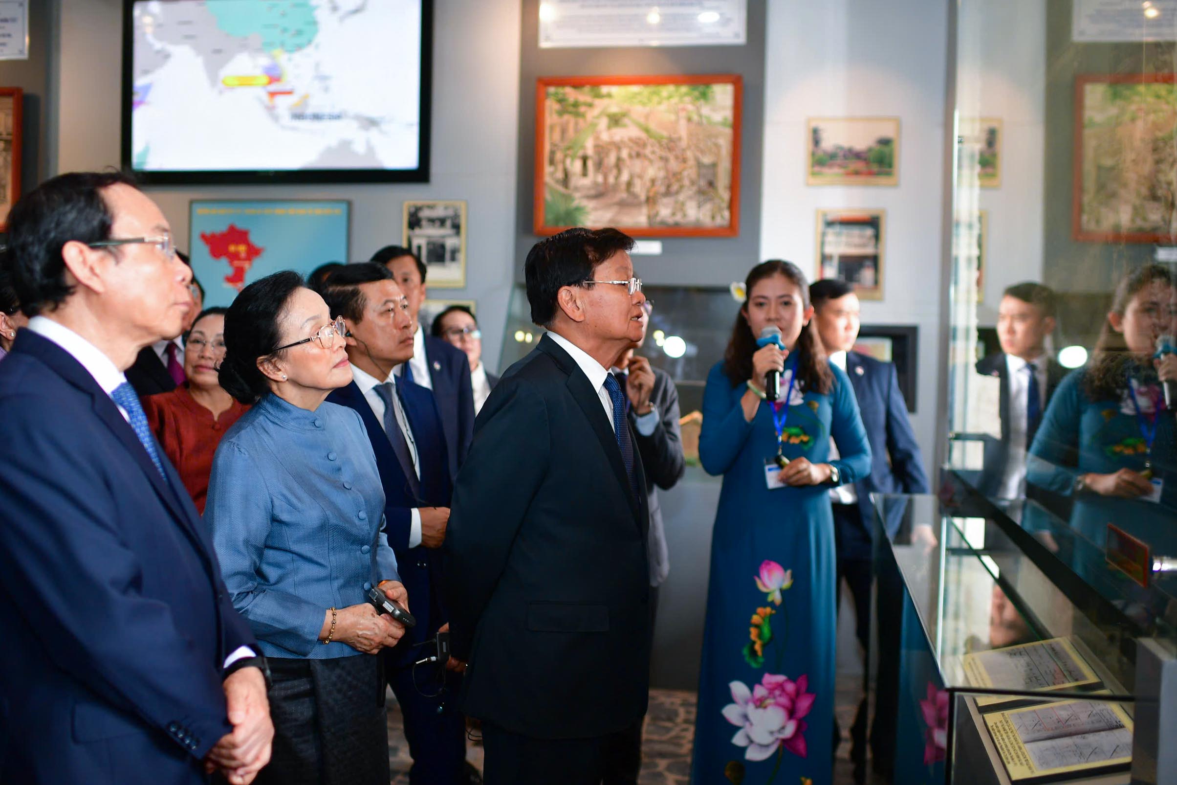 Tổng B&iacute; thư, Chủ tịch nước L&agrave;o gặp nguy&ecirc;n Chủ tịch nước Nguyễn Minh Triết v&agrave; nguy&ecirc;n Chủ tịch nước Trương Tấn Sang- Ảnh 5.