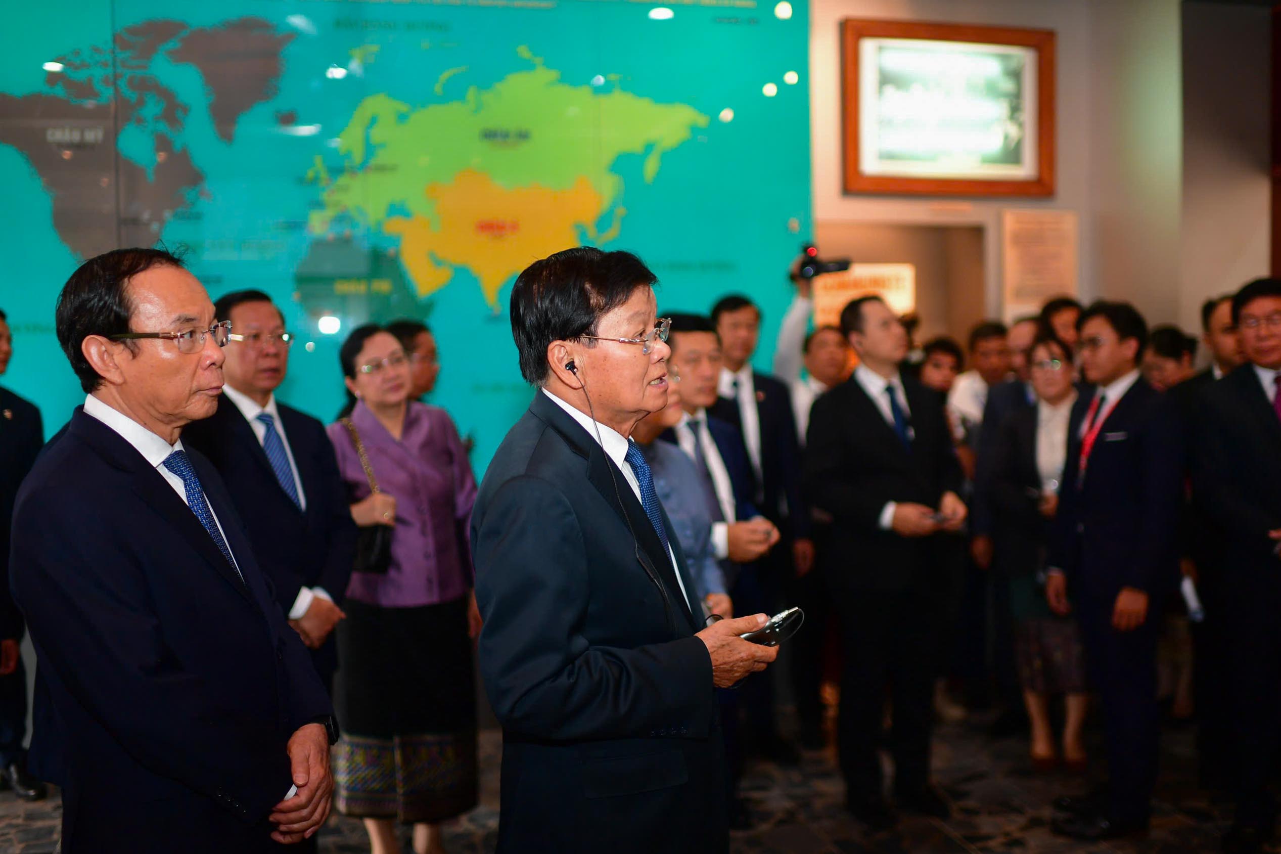 Tổng B&iacute; thư, Chủ tịch nước L&agrave;o gặp nguy&ecirc;n Chủ tịch nước Nguyễn Minh Triết v&agrave; nguy&ecirc;n Chủ tịch nước Trương Tấn Sang- Ảnh 6.