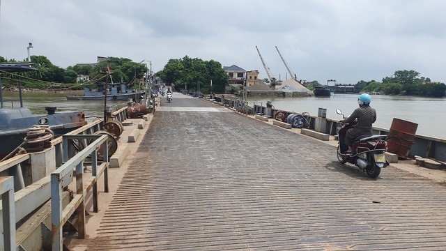 Đứt cầu phao Ninh Cường trên sông Ninh Cơ- Ảnh 1.