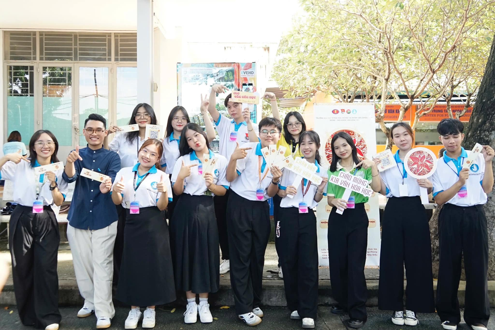 Kh&ocirc;ng khai giảng, mang to&agrave;n kinh ph&iacute; ủng hộ b&atilde;o lũ, một trường ĐH nhận "mưa" lời khen- Ảnh 1.