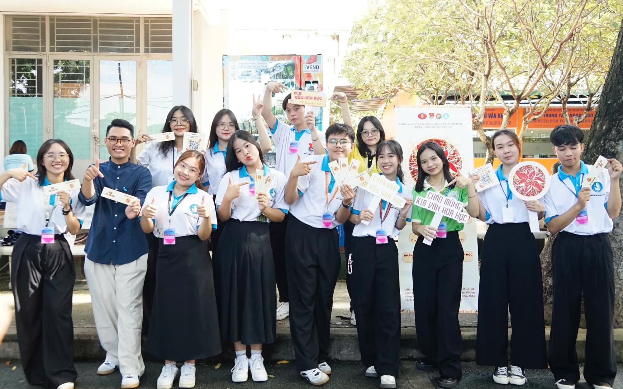 Không khai giảng, mang toàn kinh phí ủng hộ bão lũ, một trường ĐH nhận "mưa" lời khen