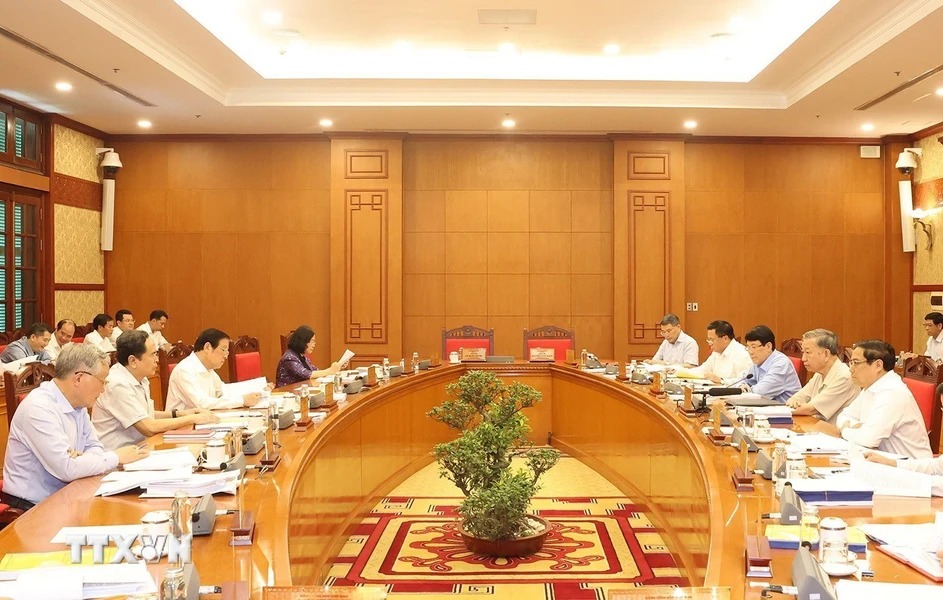 Tổng B&iacute; thư, Chủ tịch nước T&ocirc; L&acirc;m chủ tr&igrave; họp Bộ Ch&iacute;nh trị về nội dung quan trọng của 2 địa phương- Ảnh 1.