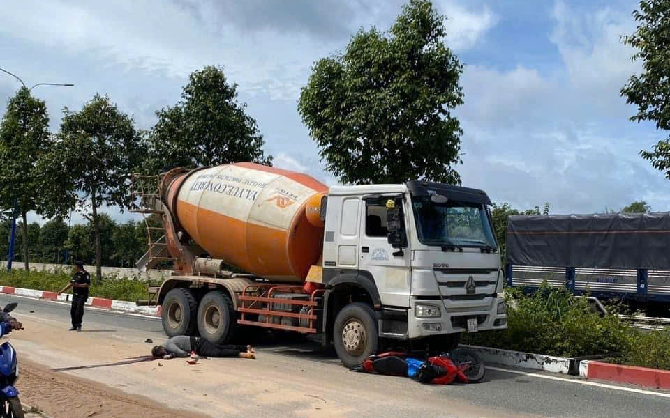 Nam thanh ni&ecirc;n bị xe bồn c&aacute;n qua người, tử vong tại chỗ  