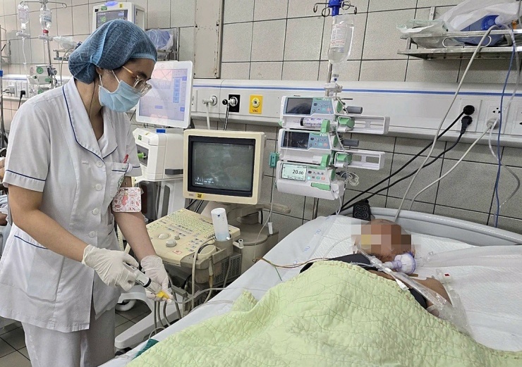 Diễn biến mới nhất sức khoẻ nạn nh&acirc;n vụ lũ qu&eacute;t ở L&agrave;ng Nủ- Ảnh 1.