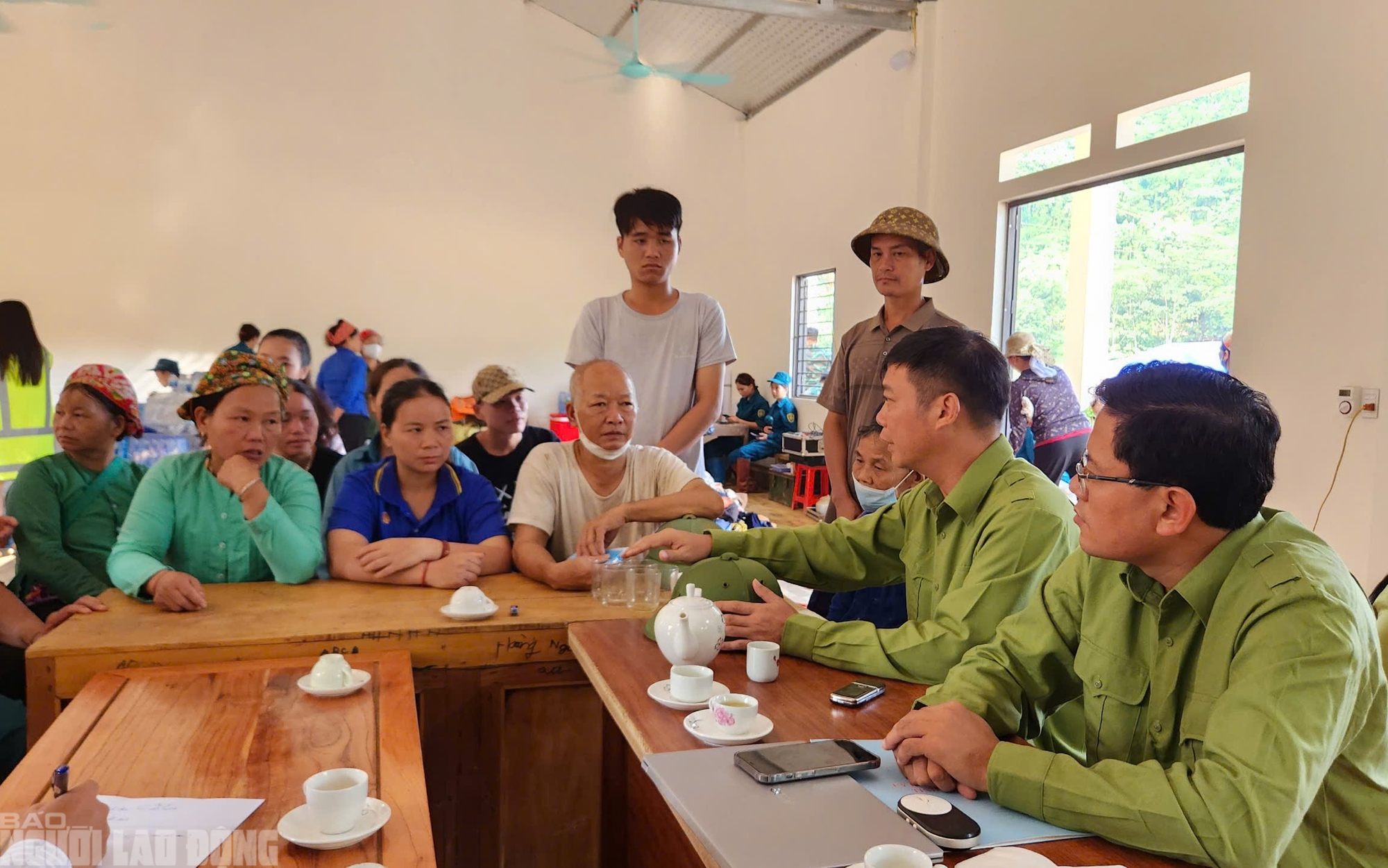 Từ h&ocirc;m nay 14-9, san gạt, x&acirc;y nh&agrave; tạm cho b&agrave; con L&agrave;ng Nủ trong l&uacute;c chờ nh&agrave; mới- Ảnh 1.
