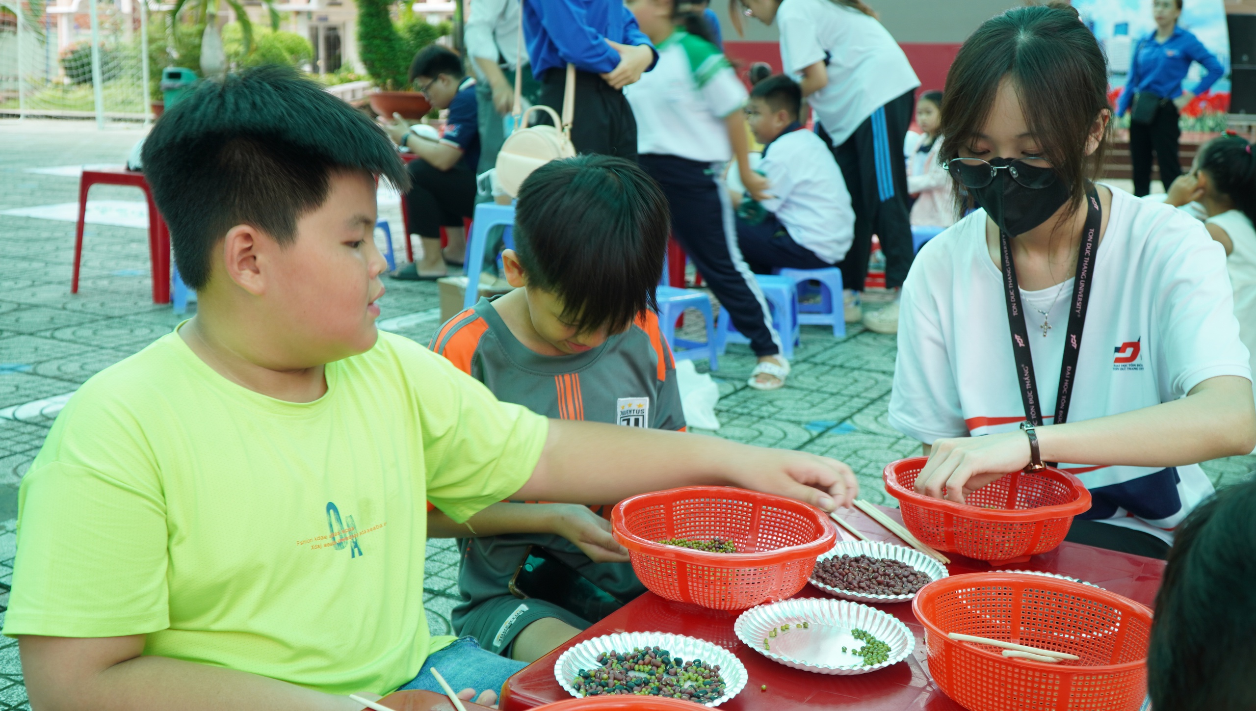 "Đồng h&agrave;nh người bạn ngoại th&agrave;nh" tại huyện Nh&agrave; B&egrave;- Ảnh 12.