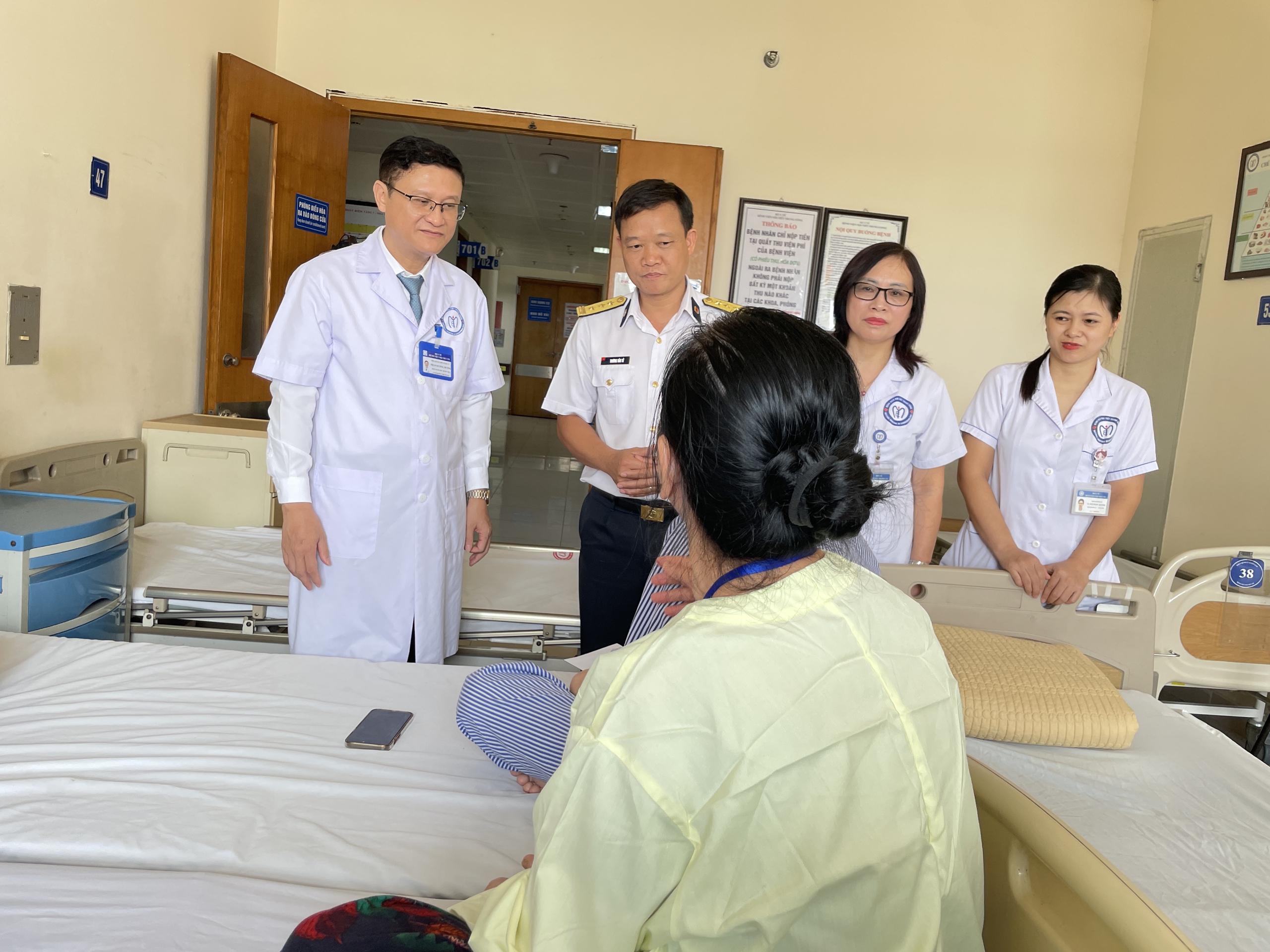 Y b&aacute;c sĩ mặc niệm nạn nh&acirc;n thiệt mạng do b&atilde;o số 3- Ảnh 2.