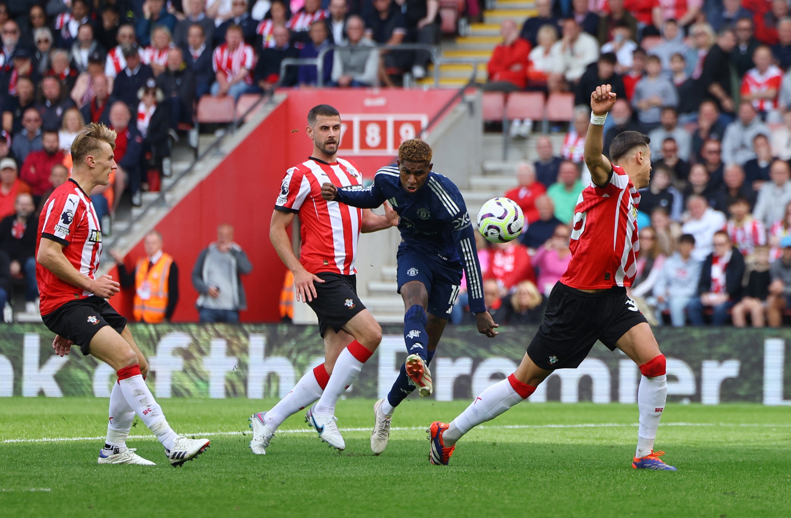 De Ligt v&agrave; Rashford ghi b&agrave;n, Man United thắng tưng bừng Southampton- Ảnh 4.