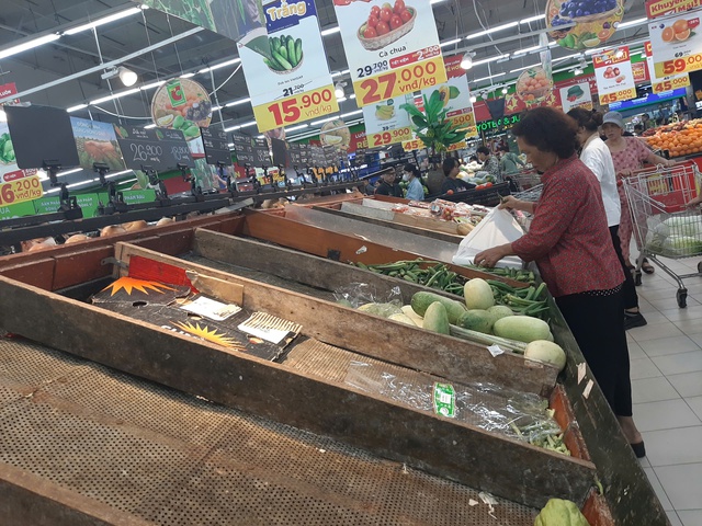 Thủ tướng: Xử lý nghiêm lợi dụng bão số 3 để "thổi" giá- Ảnh 1.