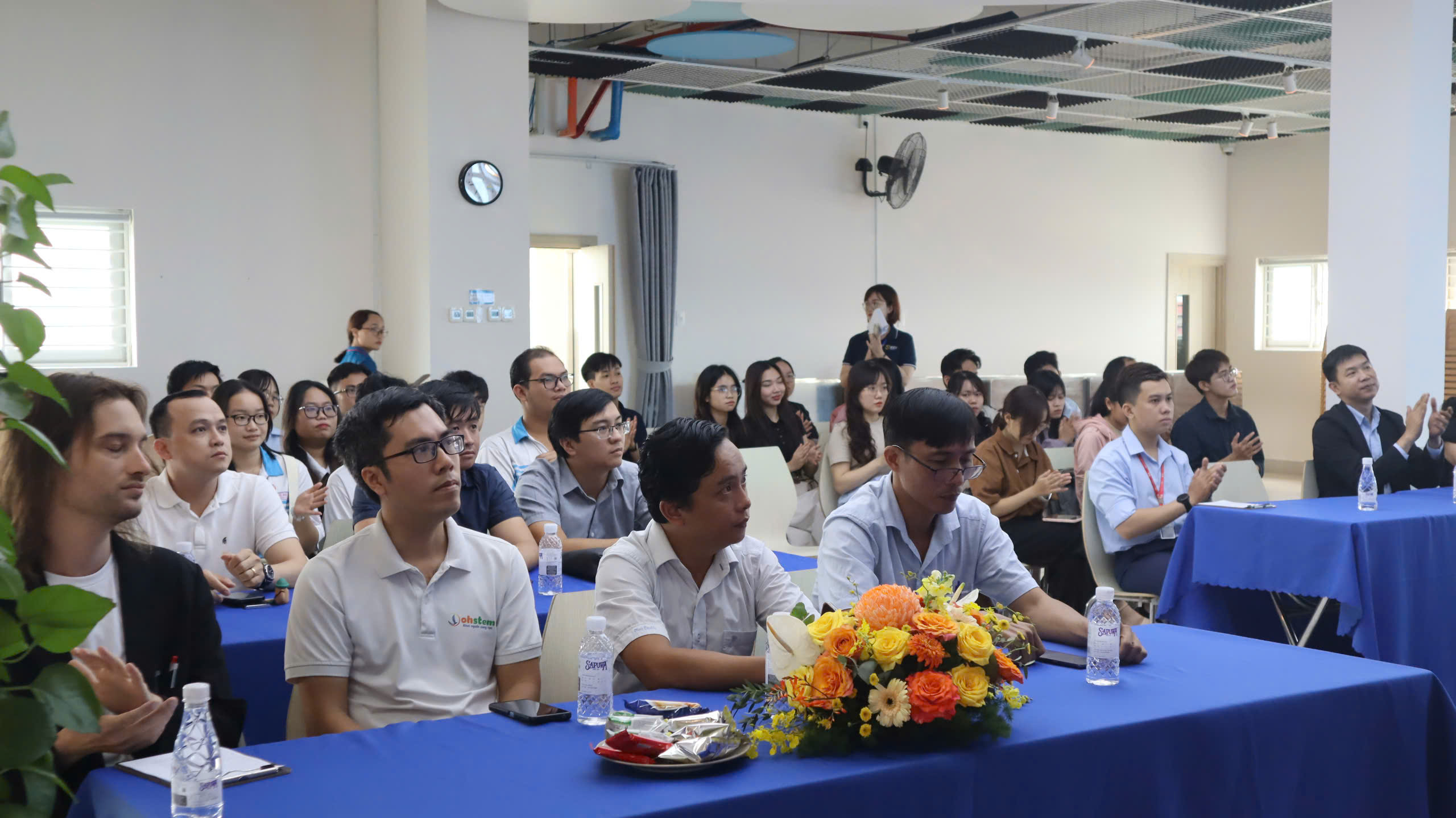 Cơ hội cho học sinh d&ugrave;ng AI s&aacute;ng tạo ứng dụng, nhận thưởng 200 triệu đồng- Ảnh 1.