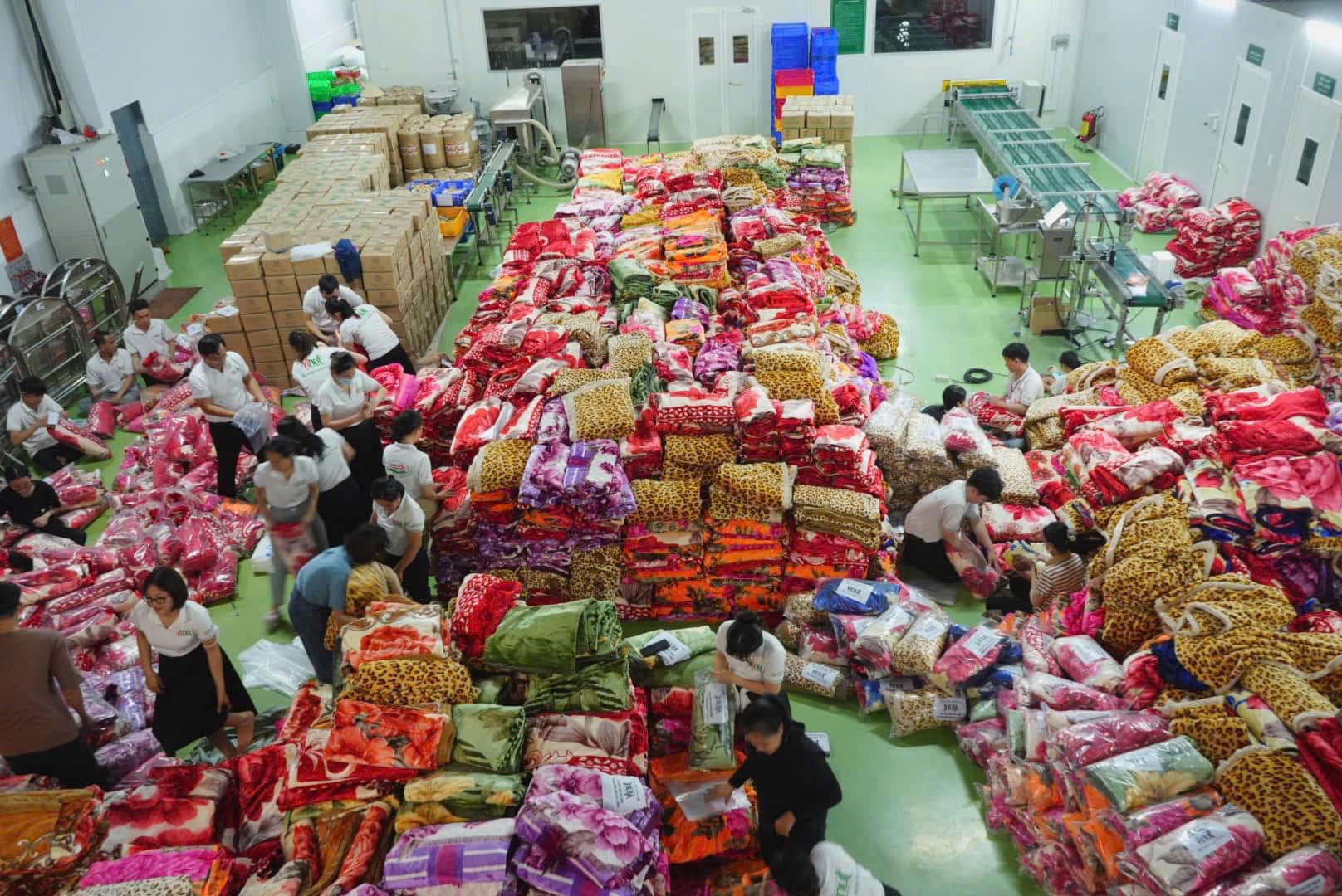 H&igrave;nh ảnh mang y&ecirc;u thương của B&igrave;nh Dương &ldquo;l&ecirc;n xe&rdquo; hướng về miền Bắc- Ảnh 1.