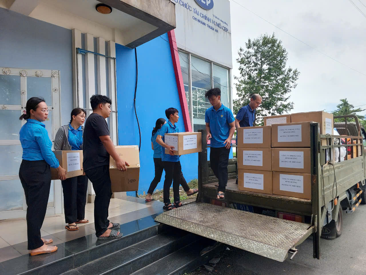 H&igrave;nh ảnh mang y&ecirc;u thương của B&igrave;nh Dương &ldquo;l&ecirc;n xe&rdquo; hướng về miền Bắc- Ảnh 11.