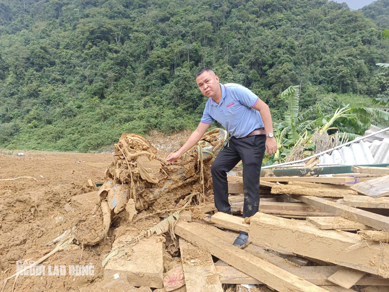 VIDEO: Tan hoang hiện trường vụ sạt lở đất l&agrave;m 9 người chết, nhiều người bị thương- Ảnh 7.