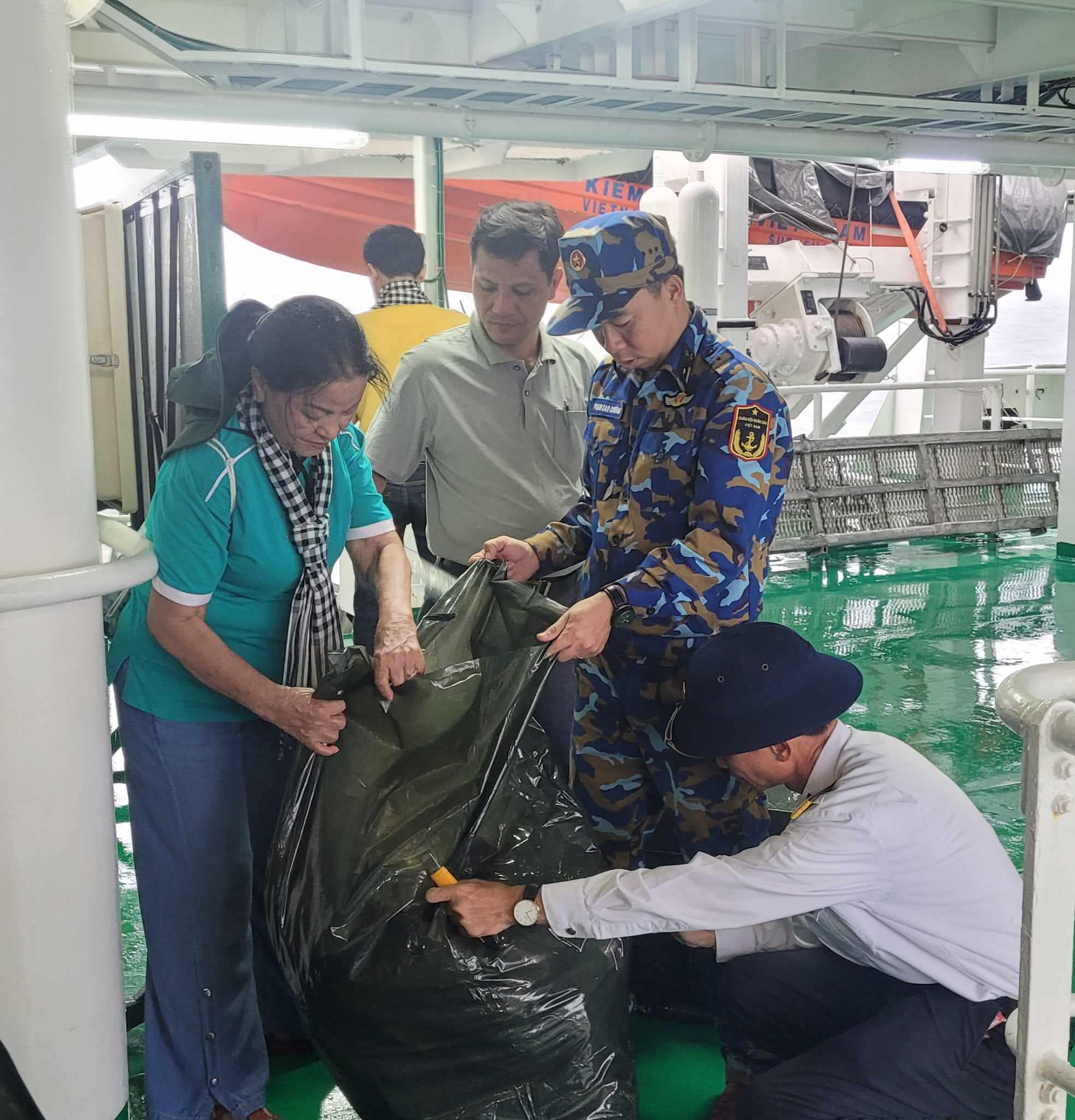 Đo&agrave;n c&ocirc;ng t&aacute;c biển đảo T&acirc;y Nam thăm Trạm Rađa 600- Ảnh 2.