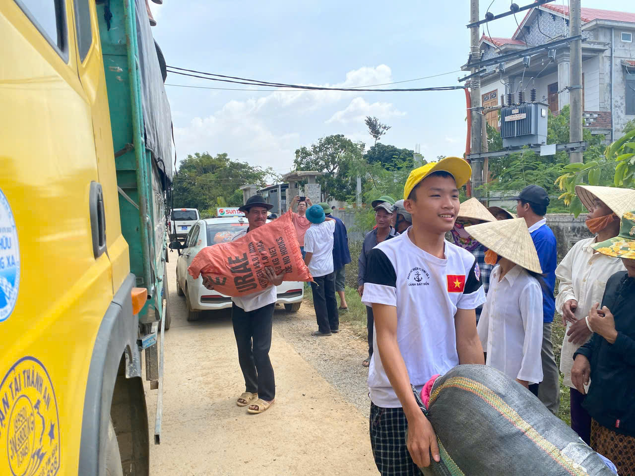 Diễn đ&agrave;n &ldquo;L&agrave;m thế n&agrave;o để c&ocirc;ng t&aacute;c cứu trợ được hiệu quả, thiết thực?&rdquo;: L&ograve;ng nh&acirc;n &aacute;i kết hợp với c&aacute;ch l&agrave;m khoa học- Ảnh 1.