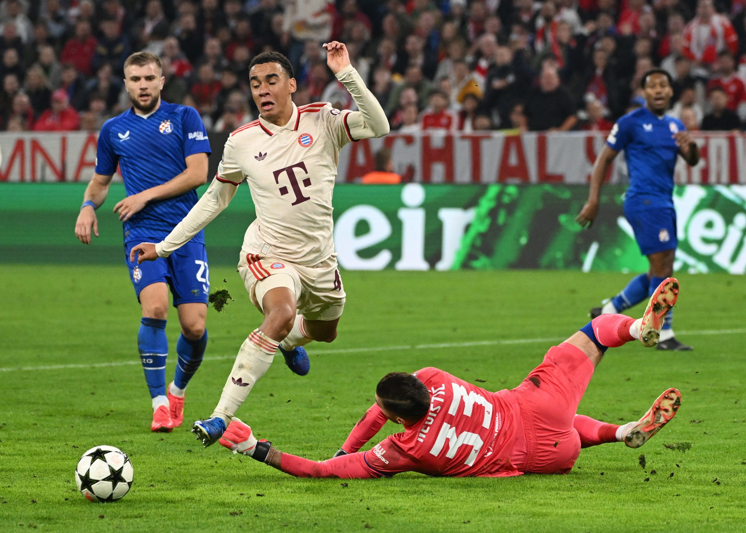 Harry Kane lập "c&uacute; poker", Bayern Munich đ&egrave; bẹp Dinamo Zagreb 9-2 ở Champions League- Ảnh 4.