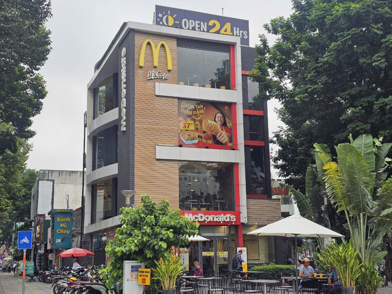 Mặt bằng McDonald&rsquo;s sắp trả tại quận 1 đắt cỡ n&agrave;o?- Ảnh 1.