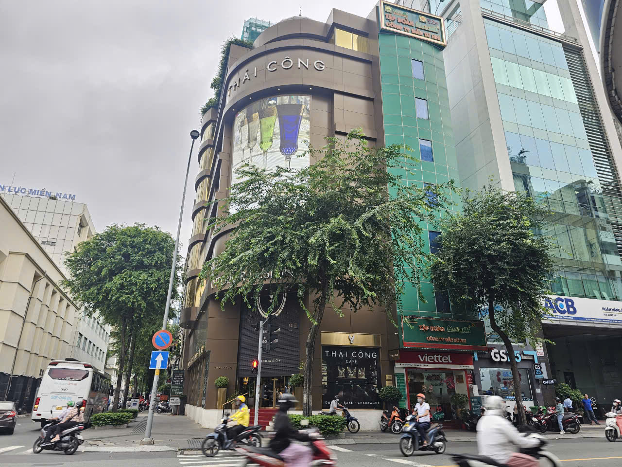 Mặt bằng McDonald&rsquo;s sắp trả tại quận 1 đắt cỡ n&agrave;o?- Ảnh 3.