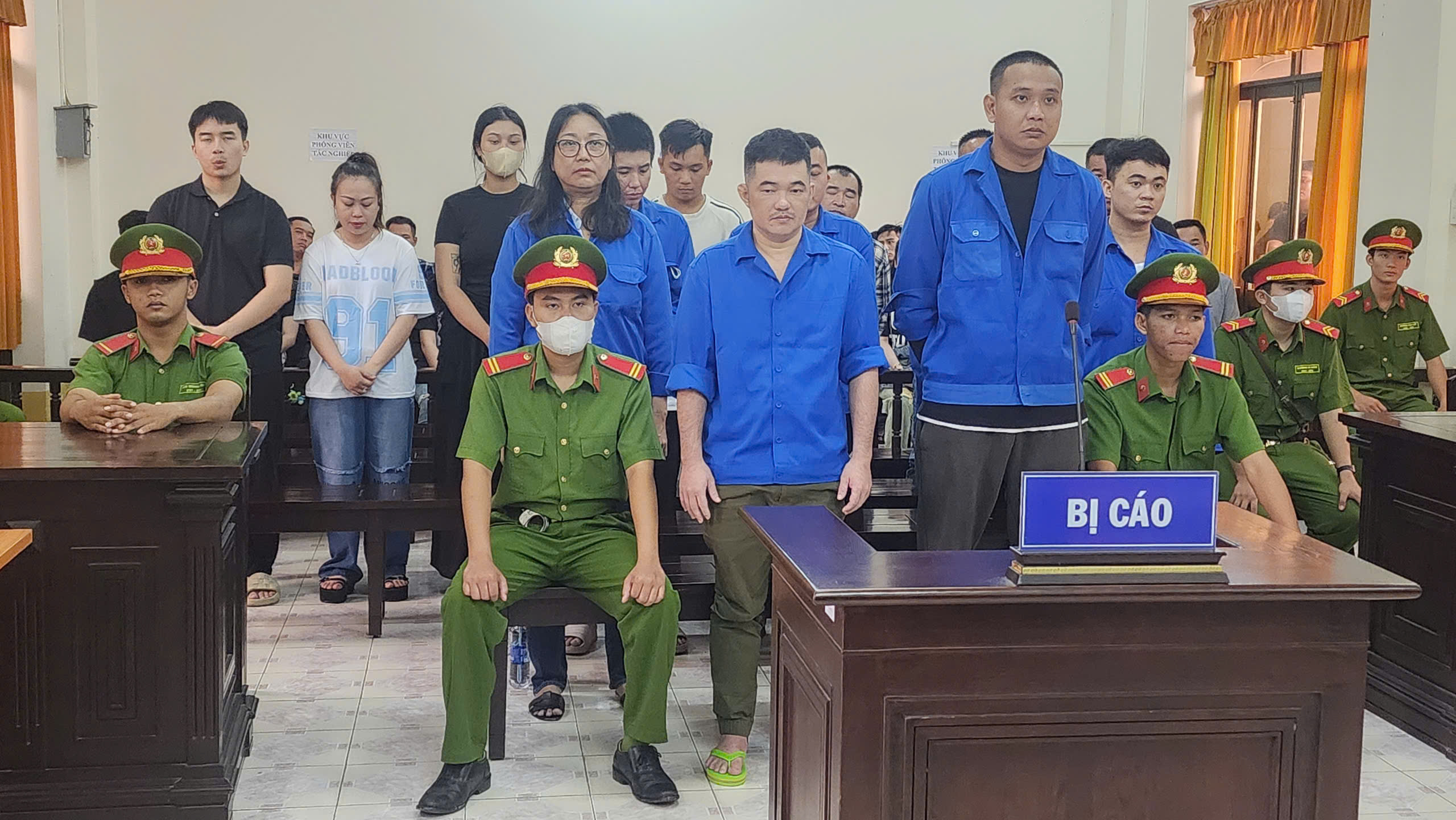 Phạt tù 14 đối tượng hỗn chiến tại Hòn Sơn khiến du khách hoảng loạn- Ảnh 1.